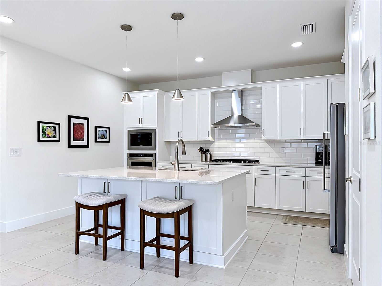 Villa at 18604 DAYSPRING PL, VENICE, photo 11 of 67