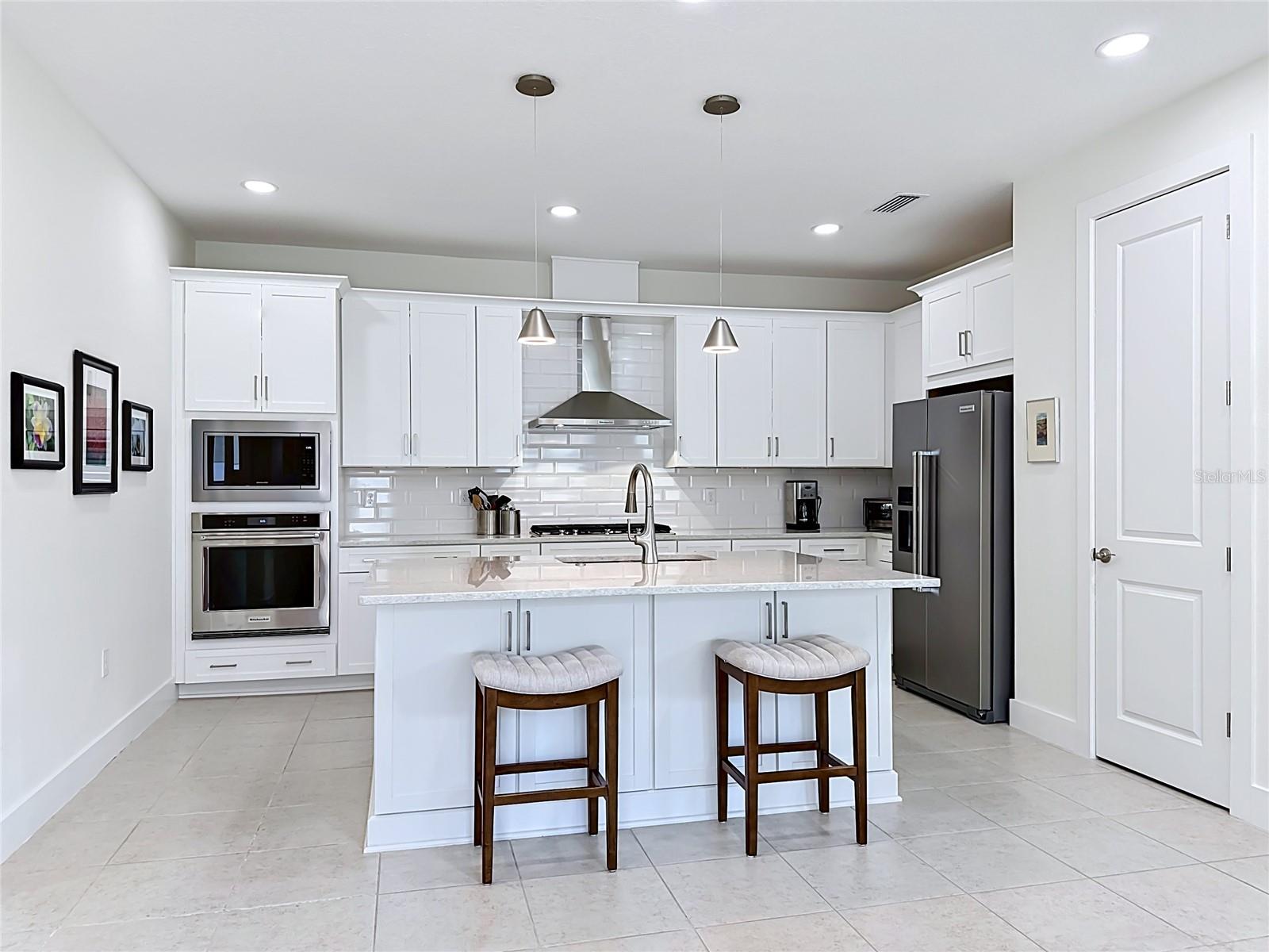 Villa at 18604 DAYSPRING PL, VENICE, photo 12 of 67
