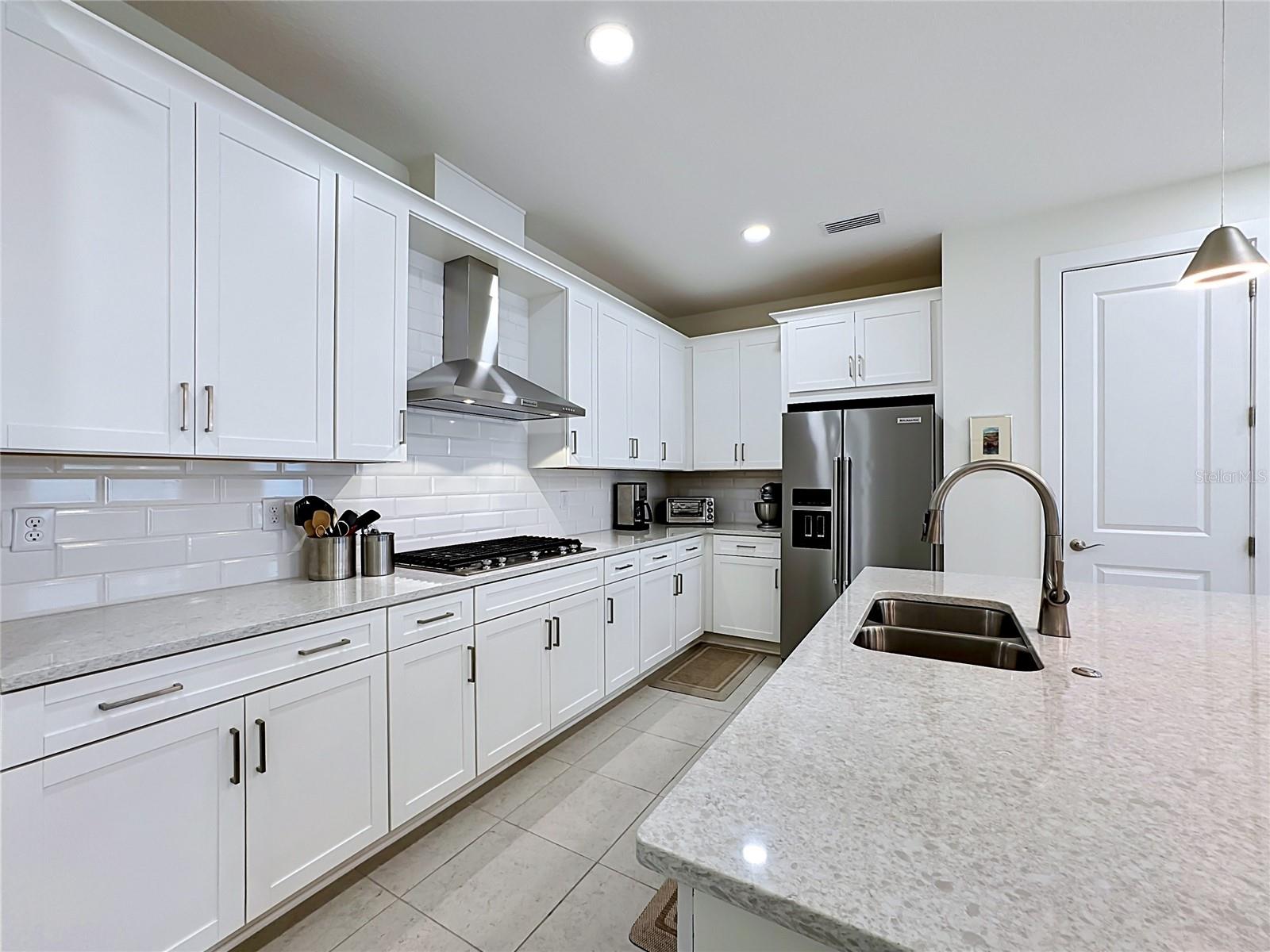 Villa at 18604 DAYSPRING PL, VENICE, photo 15 of 67