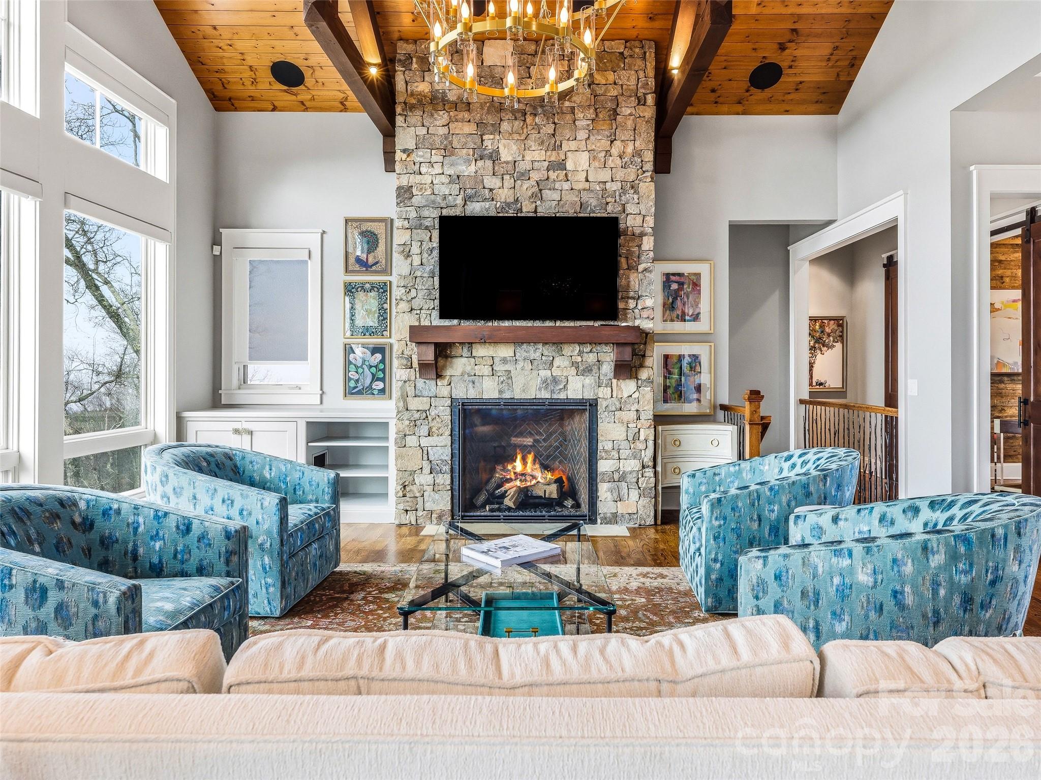 Single Family Residence at 236 Summerset Drive, Hendersonville, photo 7 of 48