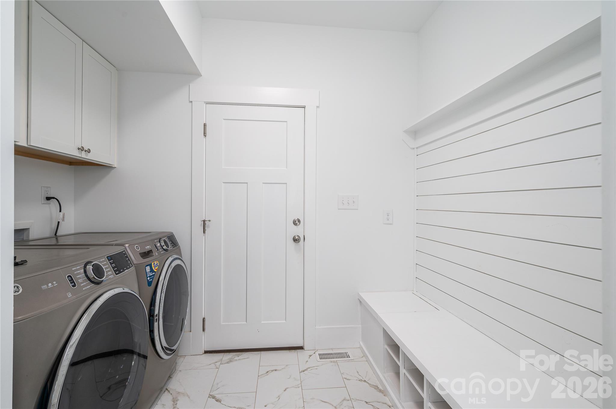 Mud room with laundry and stop n drop - 2725 Eagle Drive, Lincolnton