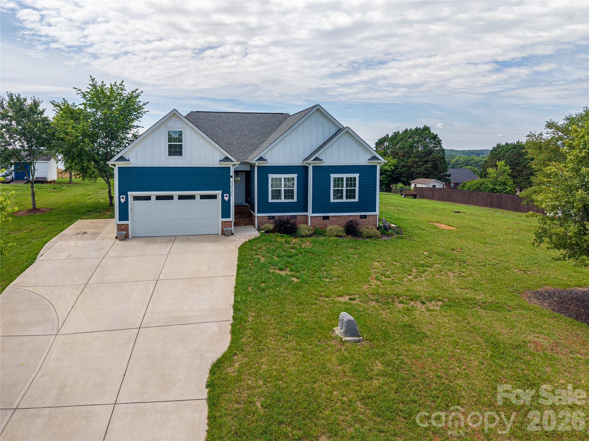 Oversized driveway with parking on left side of garage for boat or trailer etc - 2725 Eagle Drive, Lincolnton