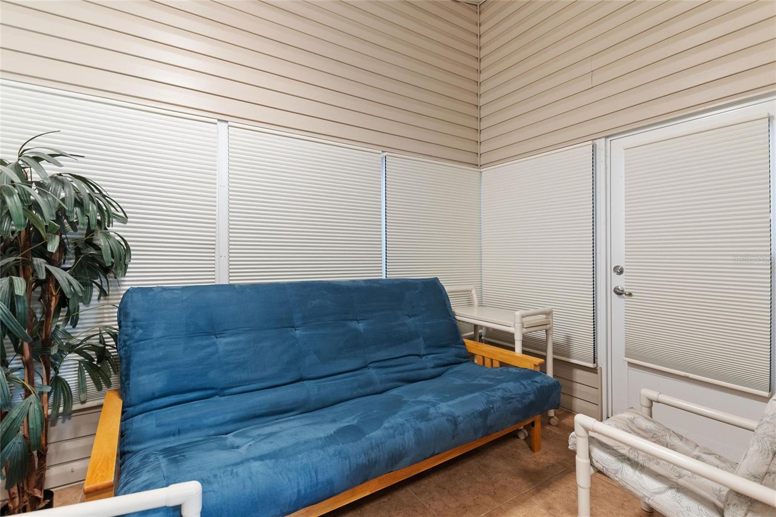 Extra Couch/bed for guests - 2336 ST GEORGE DR, DAVENPORT