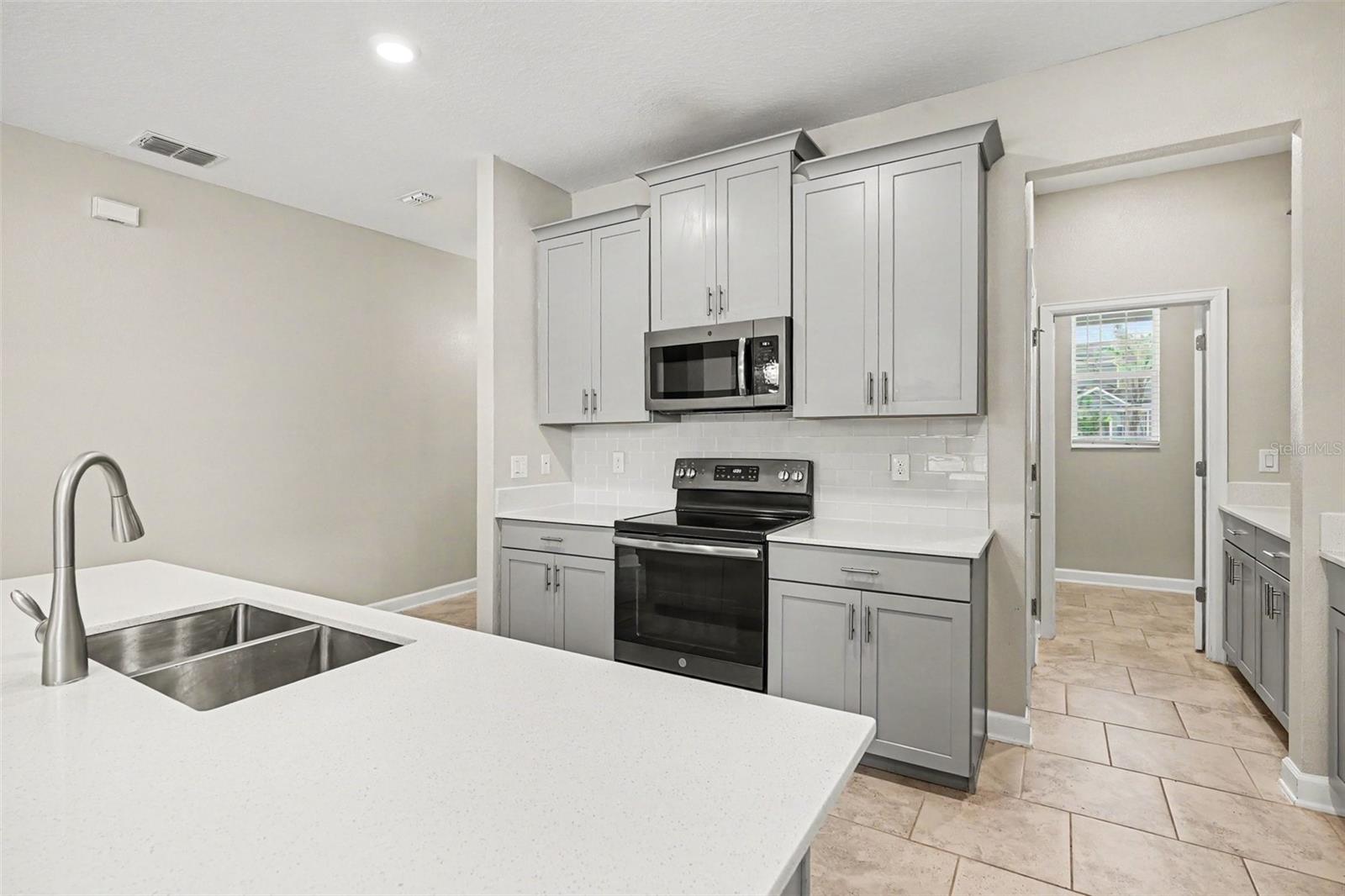 Single Family Residence at 490 BRUNSWICK DR, DAVENPORT, photo 10 of 29