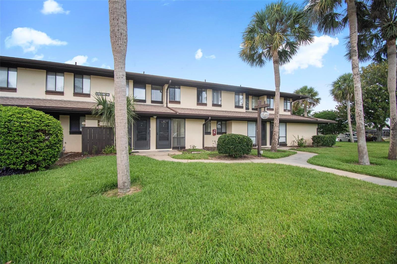 44 CLUB HOUSE DR #106