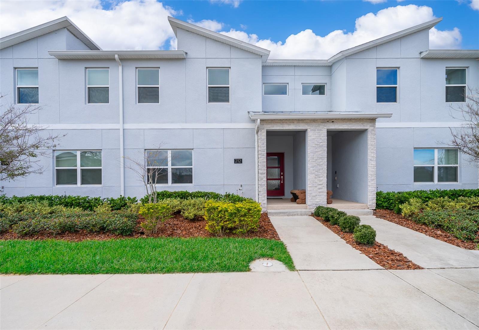 212 OCEAN COURSE AVE