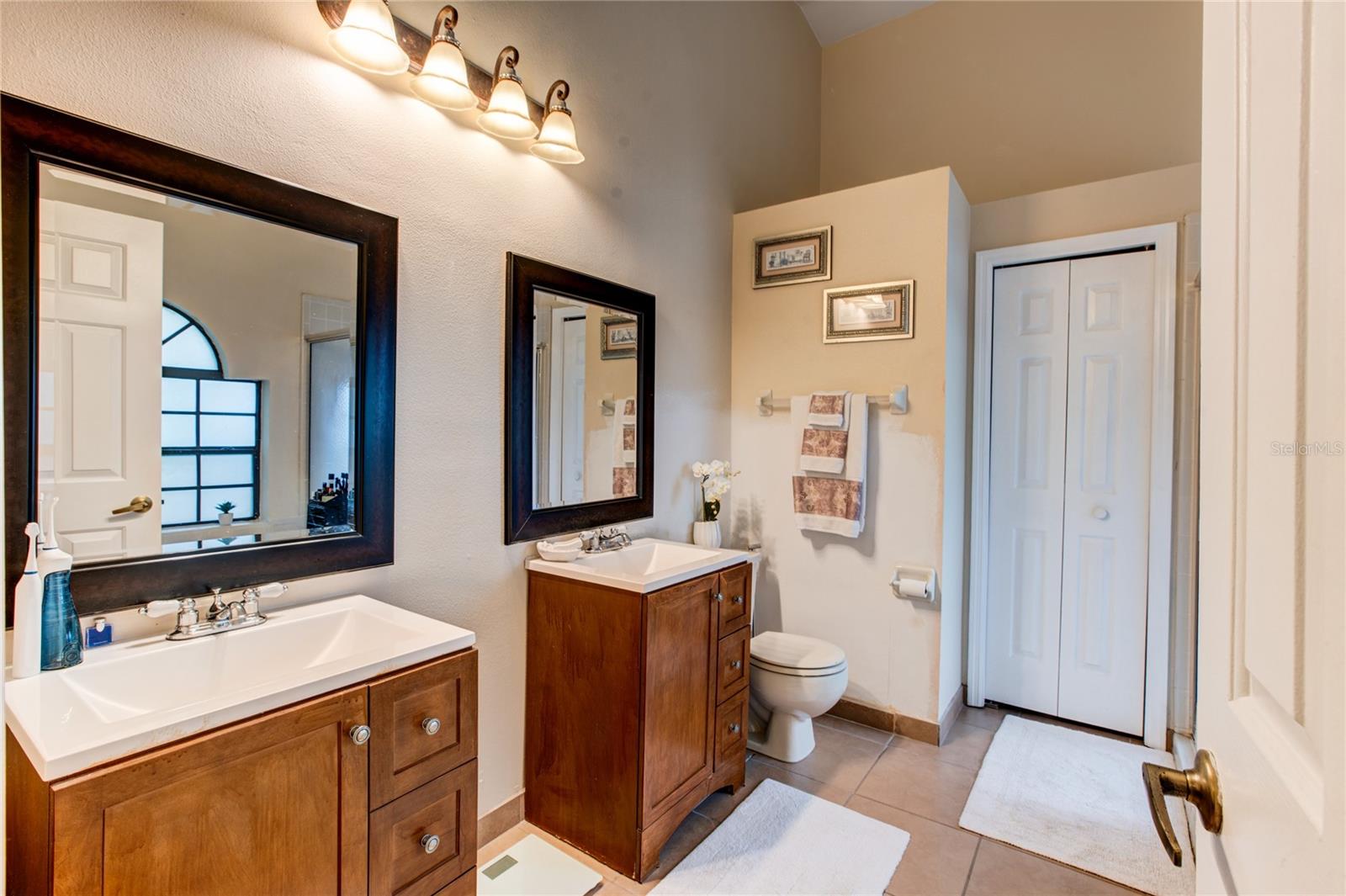 Double Sink - 1022 SILCOX BRANCH CIR, OVIEDO