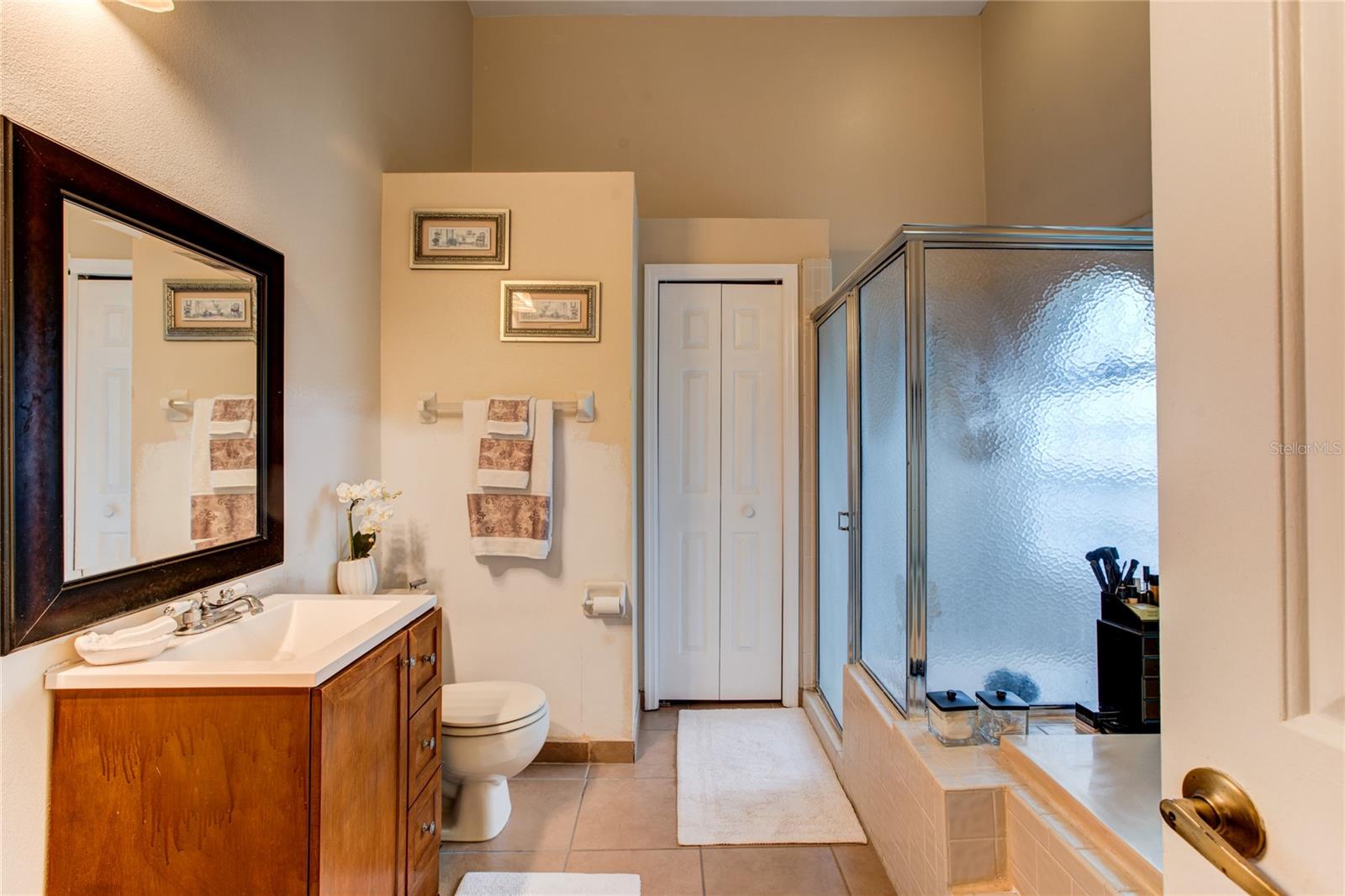 Shower & Garden Tub - 1022 SILCOX BRANCH CIR, OVIEDO