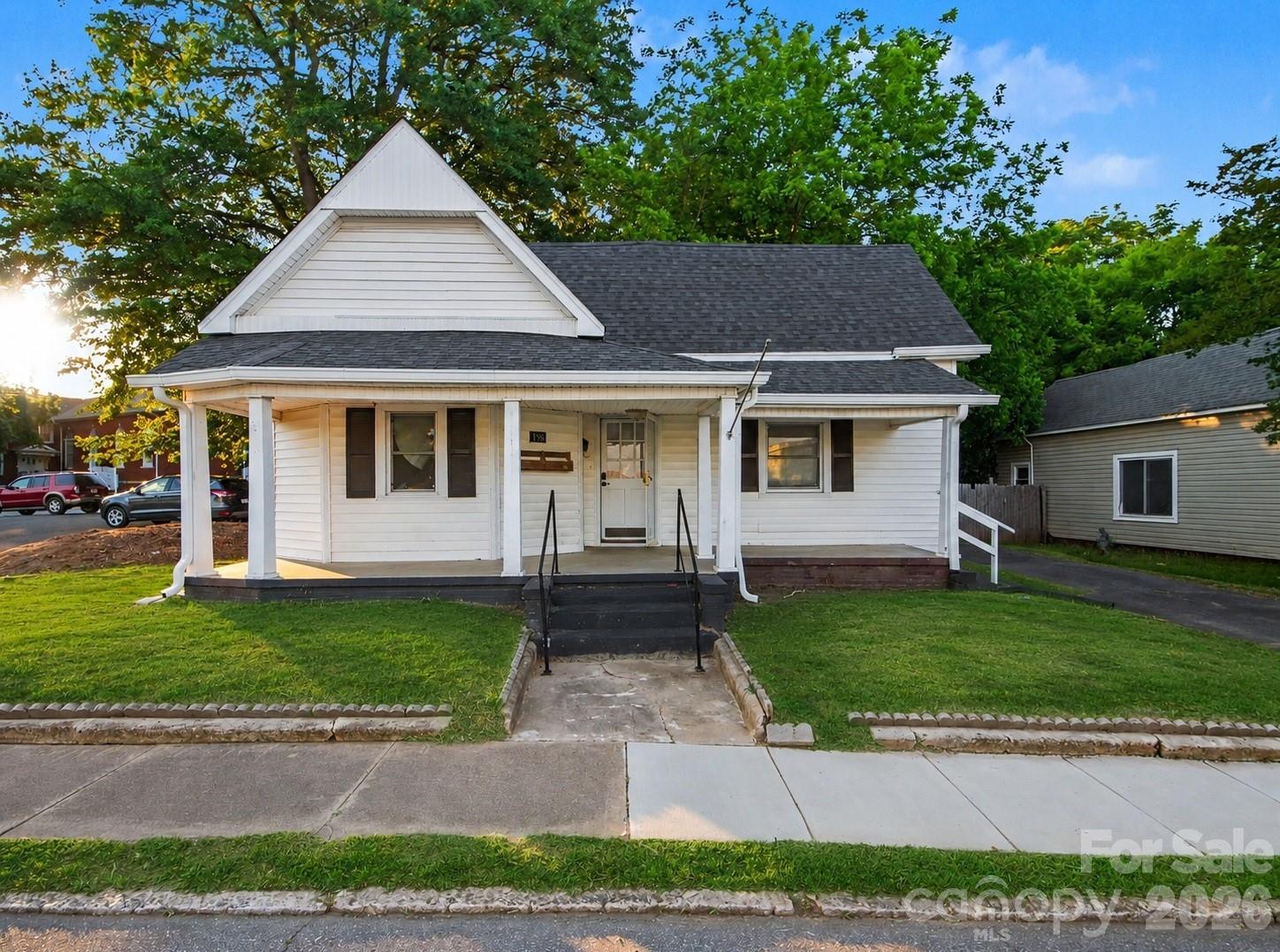 198 Buffalo Avenue NW
