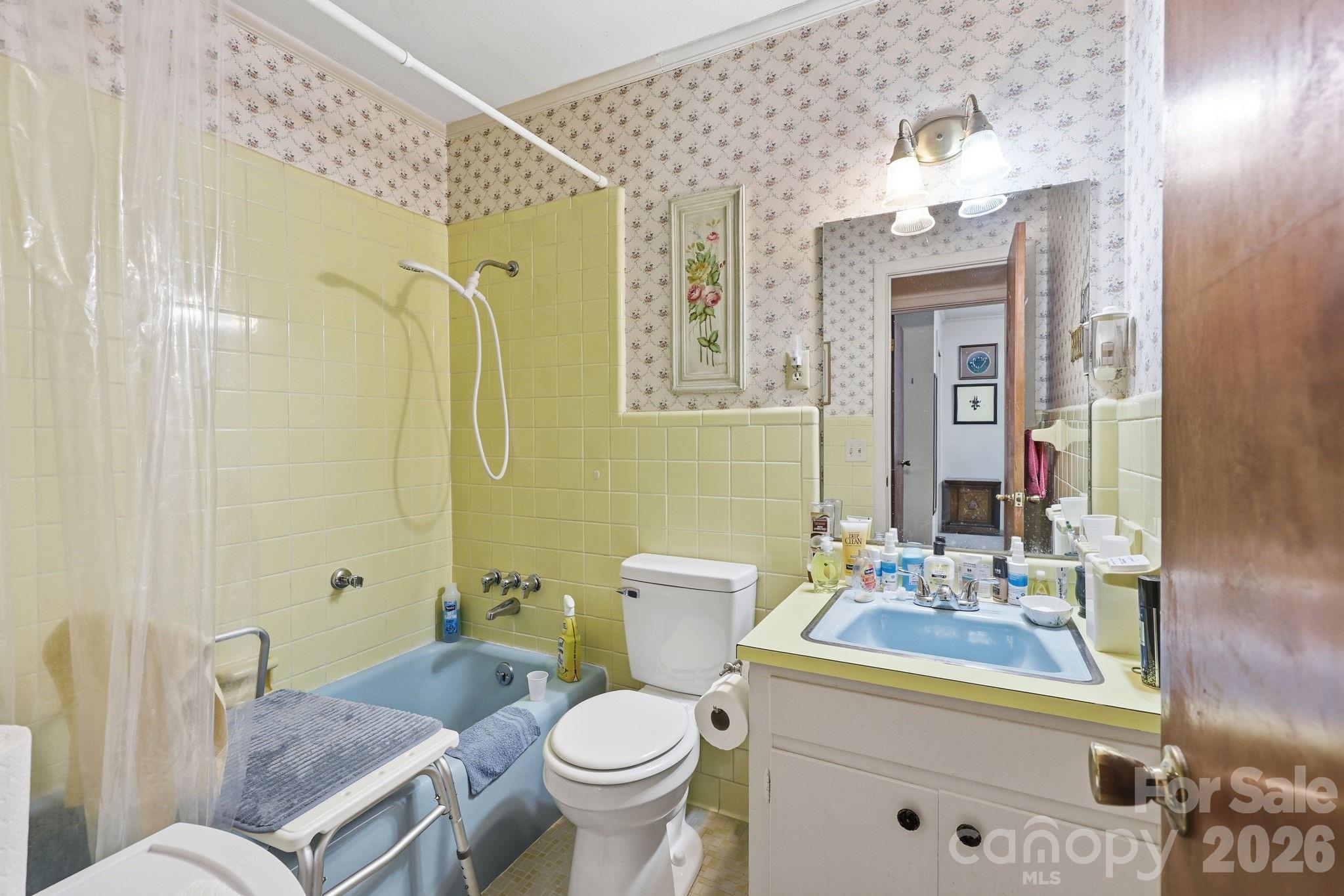 Single Family Residence at 401 White Oaks Drive, Salisbury, photo 13 of 18
