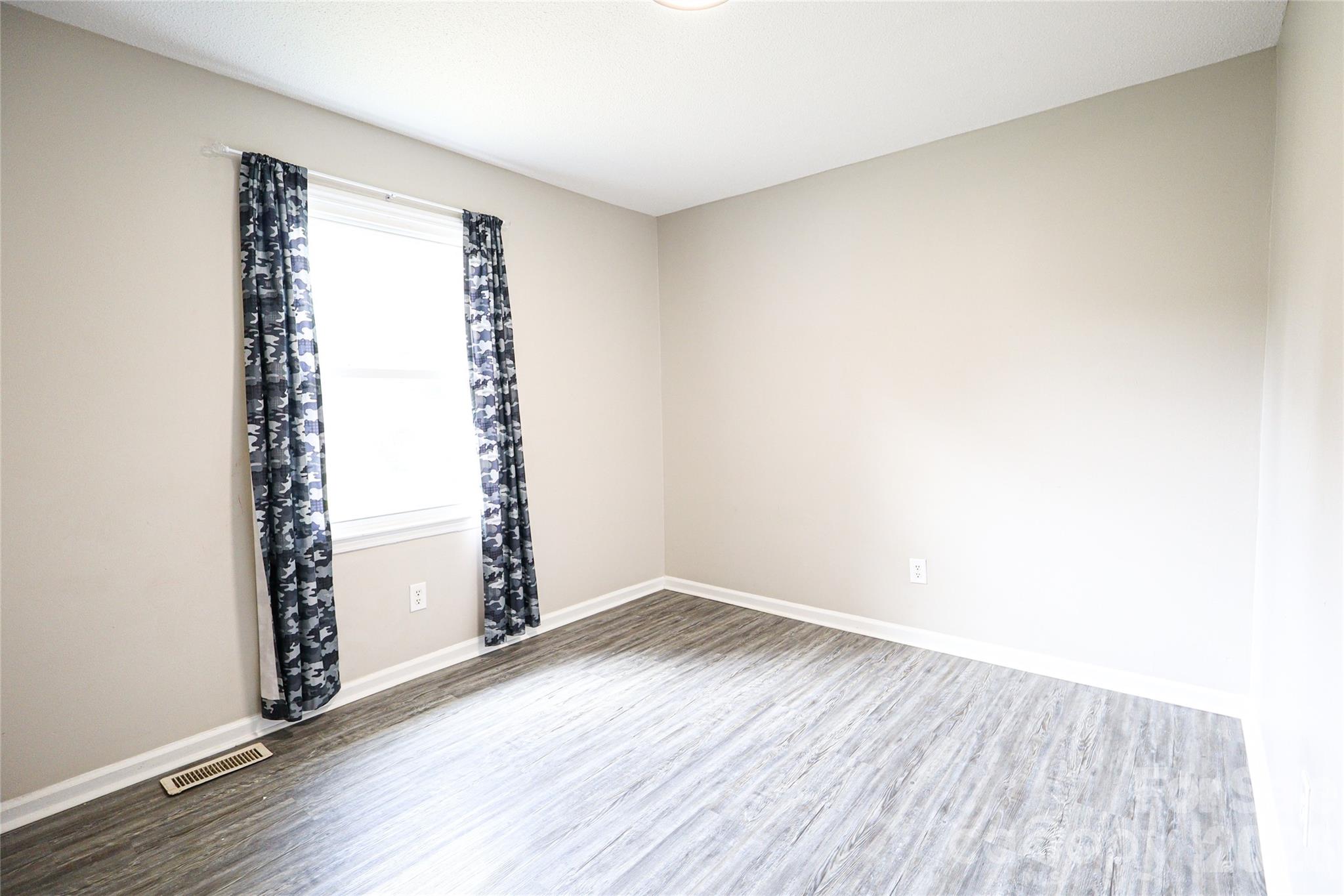 Single Family Residence at 1006 Iris Drive, Gastonia, photo 21 of 30