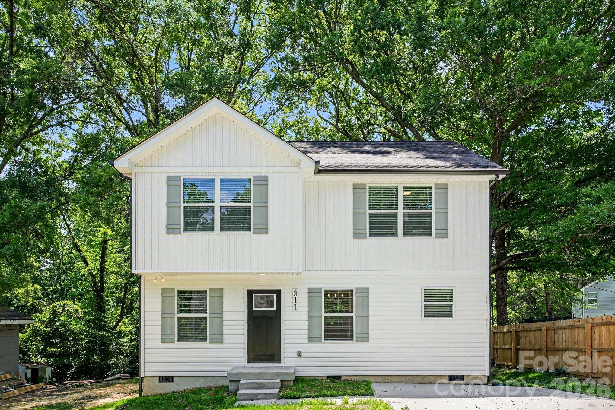 Single Family Residence at 811 Evening Shade Lane, Gastonia, photo 2 of 22