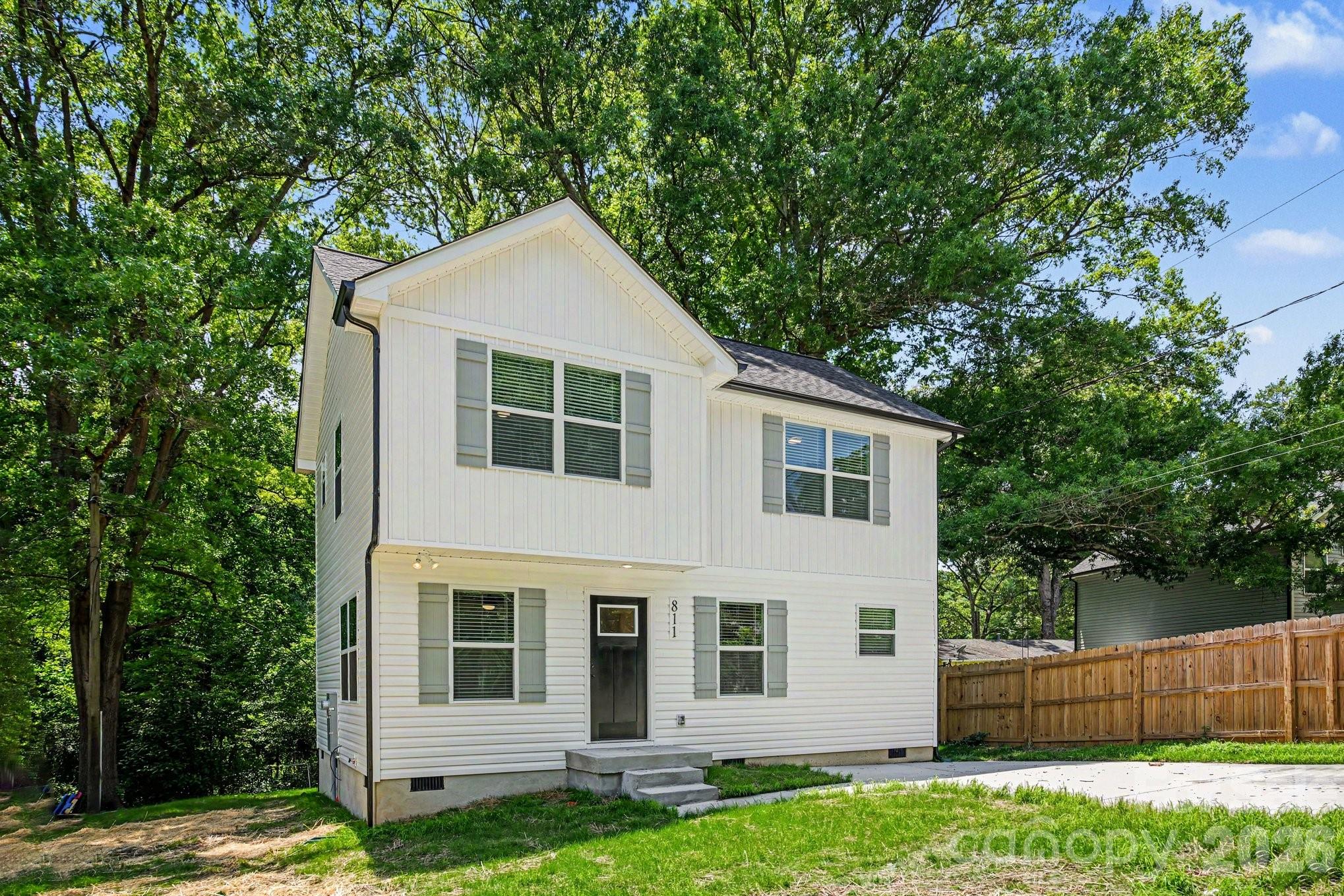 Single Family Residence at 811 Evening Shade Lane, Gastonia, photo 3 of 22