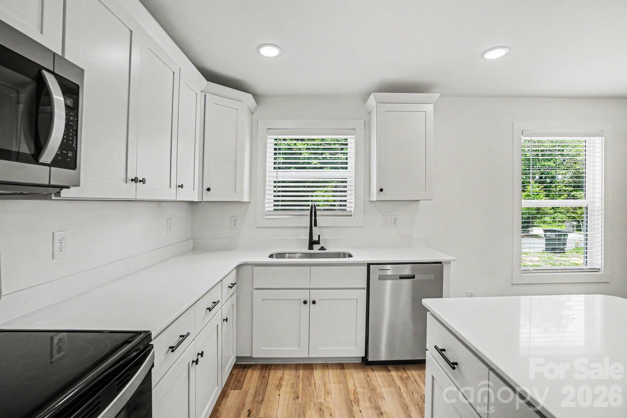Single Family Residence at 811 Evening Shade Lane, Gastonia, photo 9 of 22