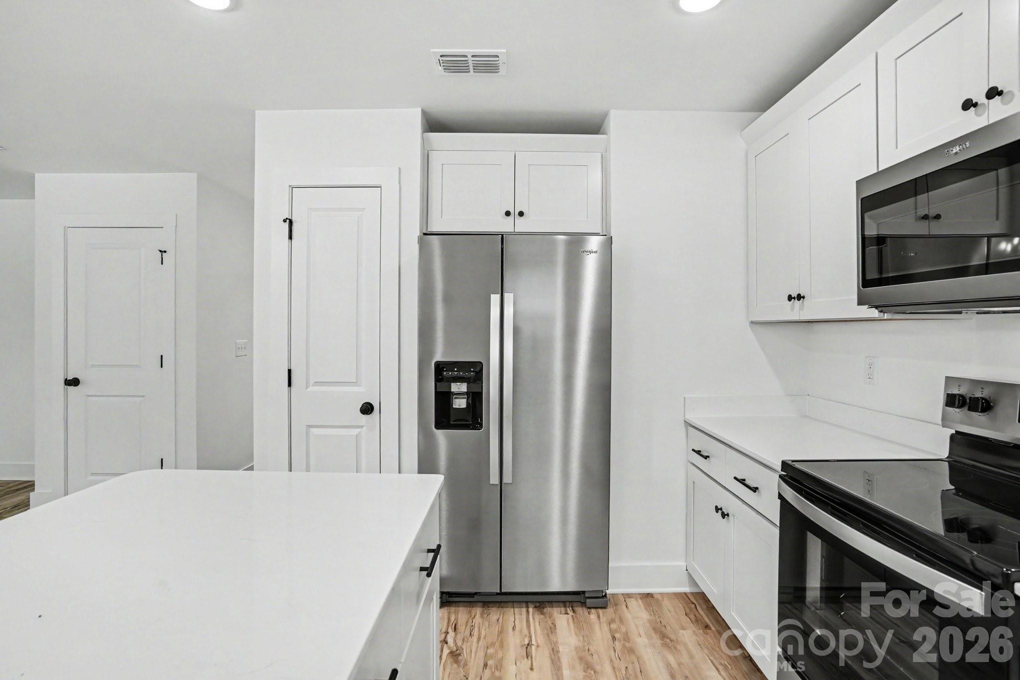 Single Family Residence at 811 Evening Shade Lane, Gastonia, photo 10 of 22