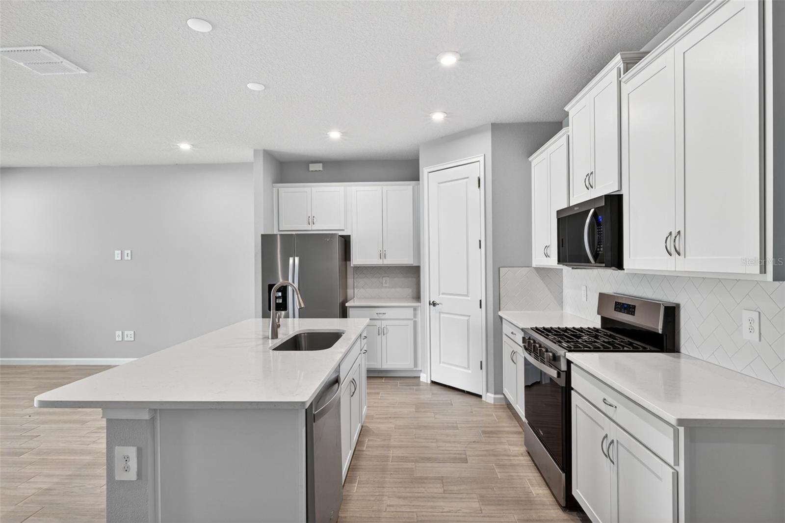 Single Family Residence at 9243 AURELIA AVE, PARRISH, photo 6 of 33