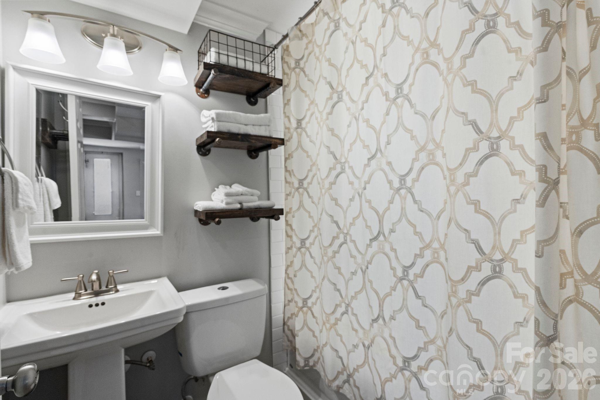 Main level full bathroom - 383 Sundown Road, Mooresville