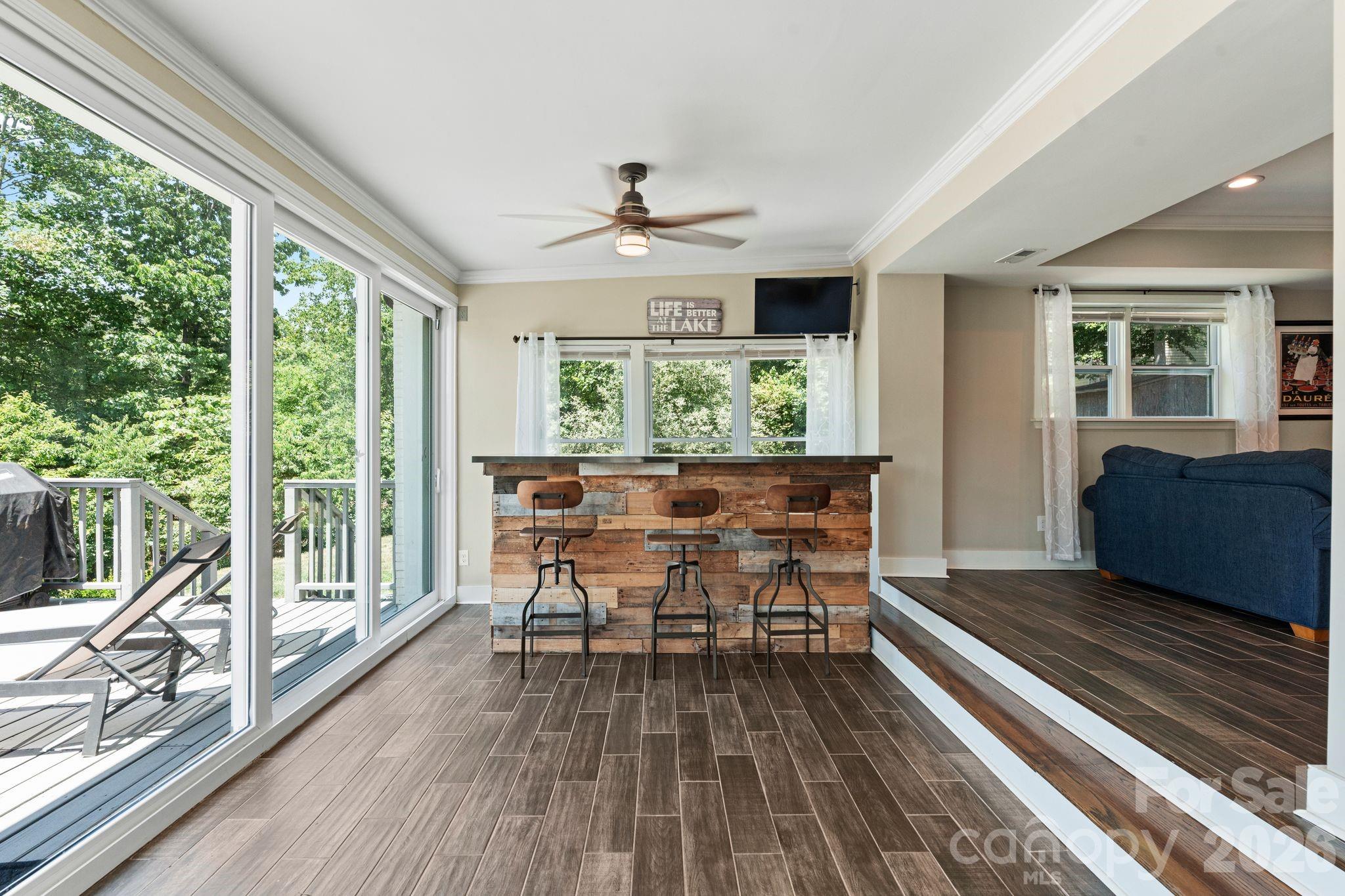 Bar area allows for easy entertaining - 383 Sundown Road, Mooresville