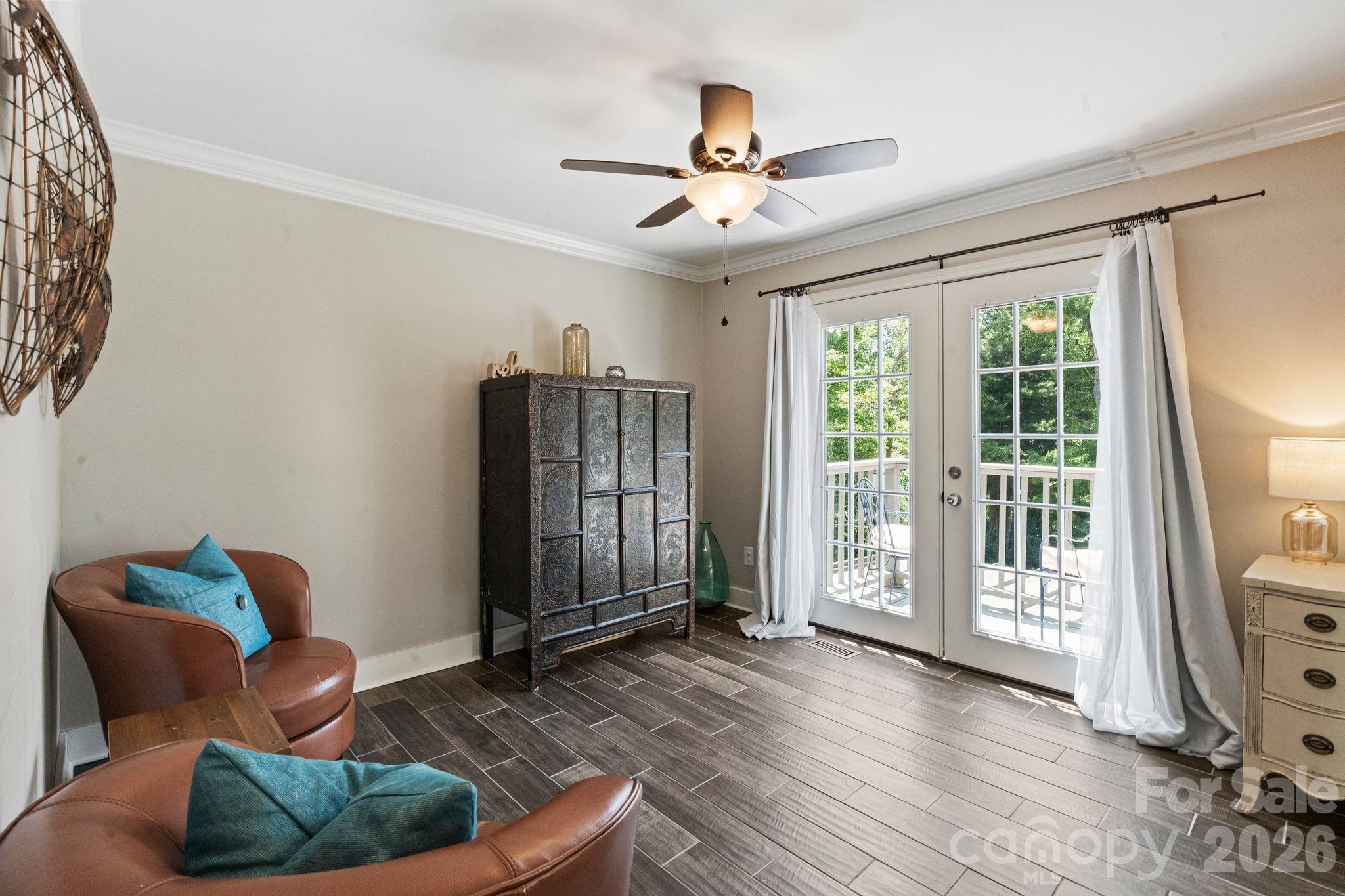 Dedicated seating area - 383 Sundown Road, Mooresville