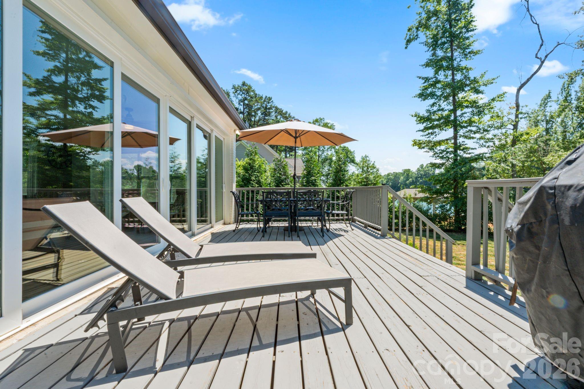 Enjoy everything Lake Norman has to offer - 383 Sundown Road, Mooresville