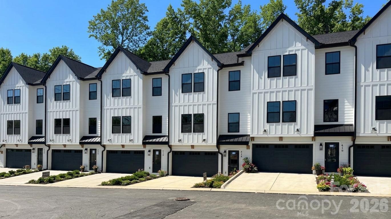Townhouse at 422 Bogue Drive, Fort Mill, photo 2 of 29