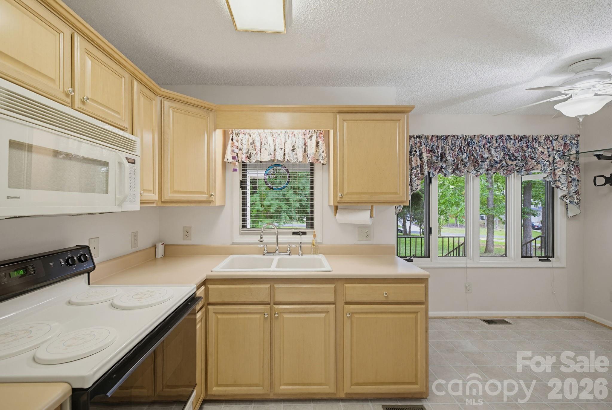 Single Family Residence at 104 Willowbrook Drive, Thomasville, photo 13 of 48