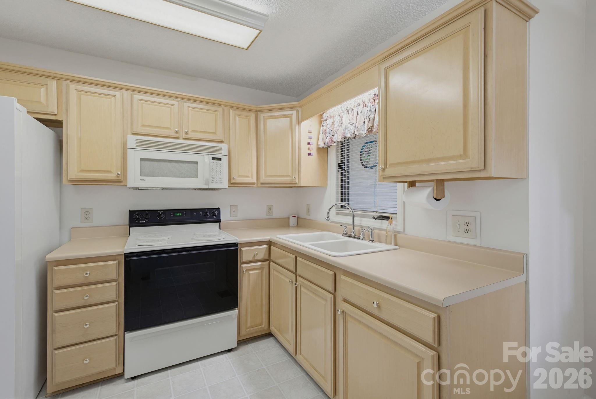 Single Family Residence at 104 Willowbrook Drive, Thomasville, photo 20 of 48