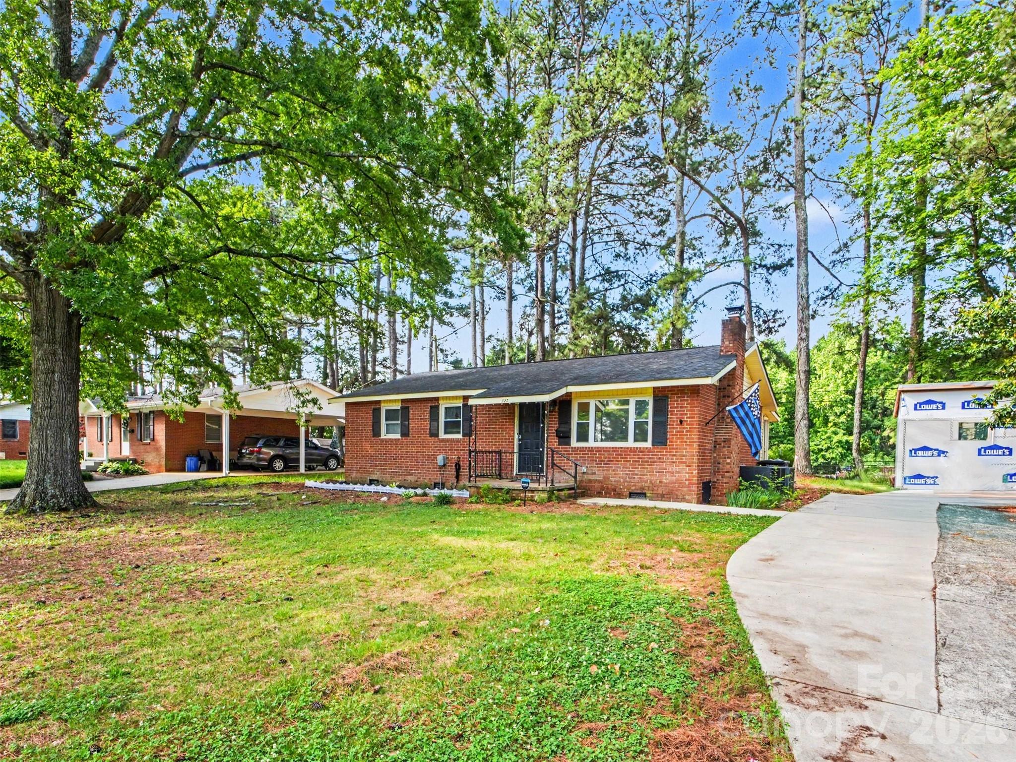Single Family Residence at 325 Amber Court SW, Concord, photo 3 of 29
