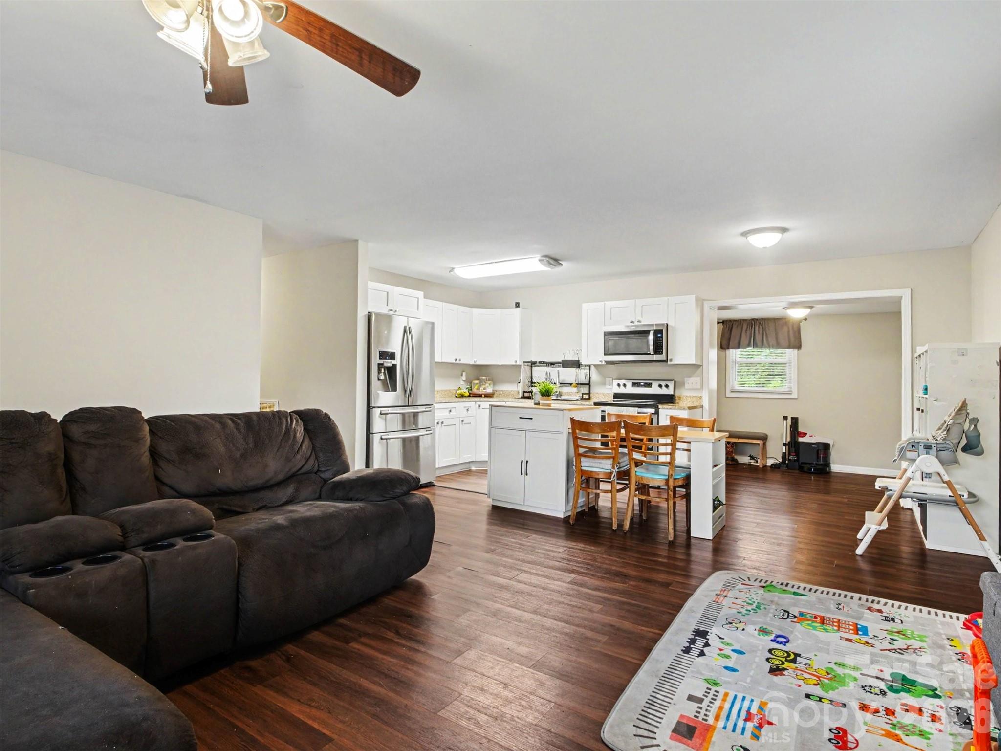 Single Family Residence at 325 Amber Court SW, Concord, photo 7 of 29