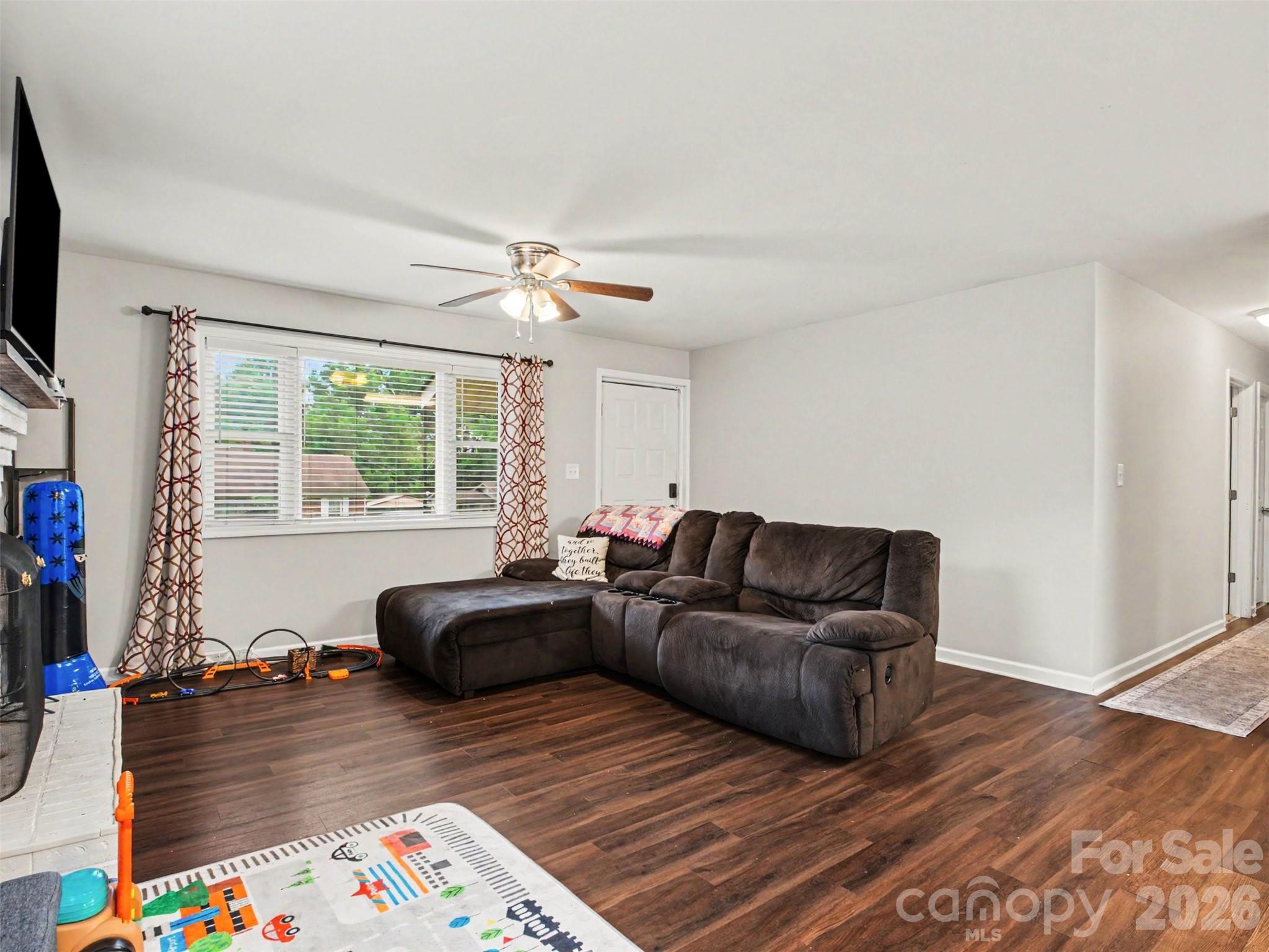 Single Family Residence at 325 Amber Court SW, Concord, photo 8 of 29
