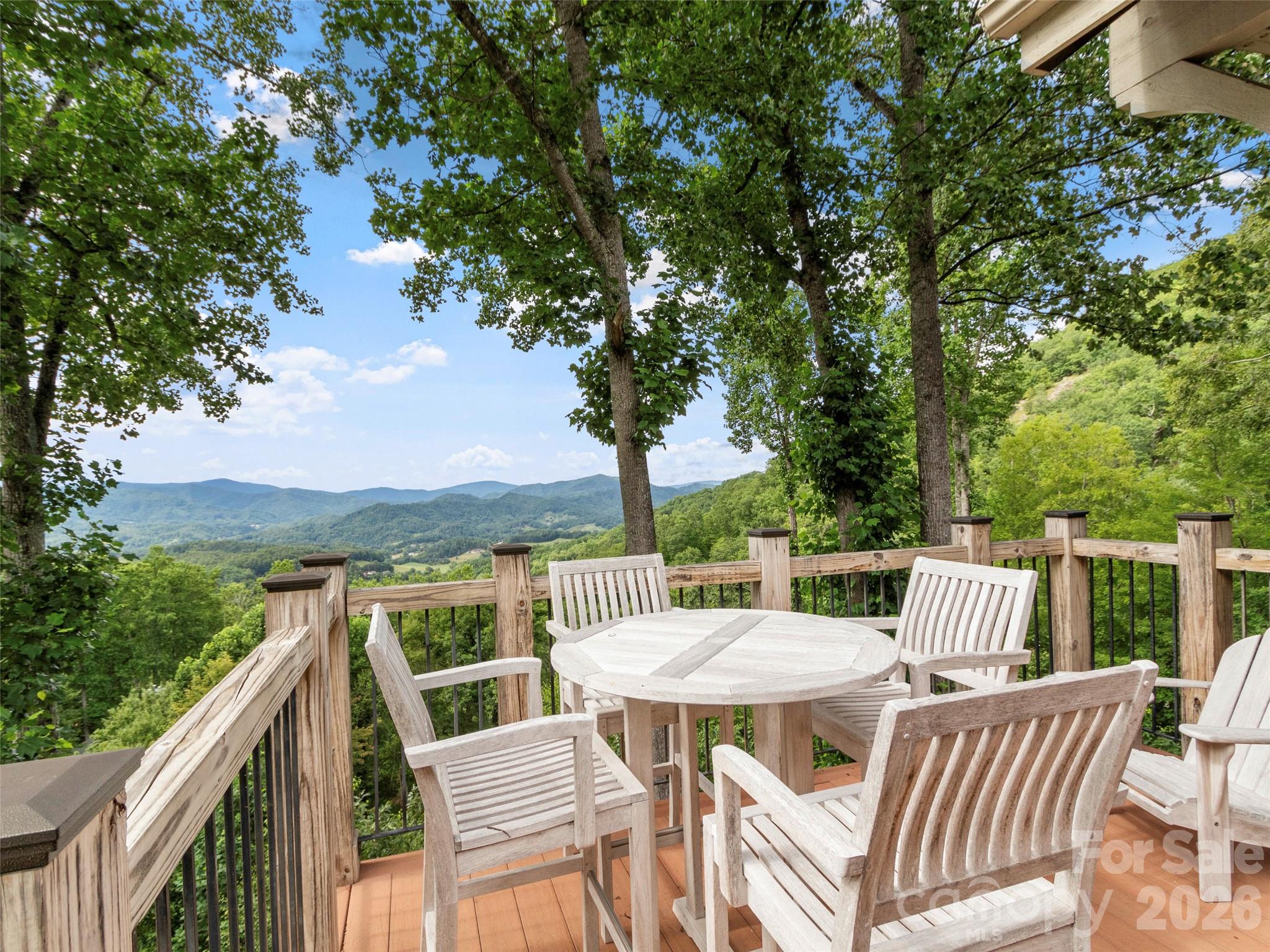 PERFECT FOR ENTERTAINING - 47 Creekside Way, Burnsville