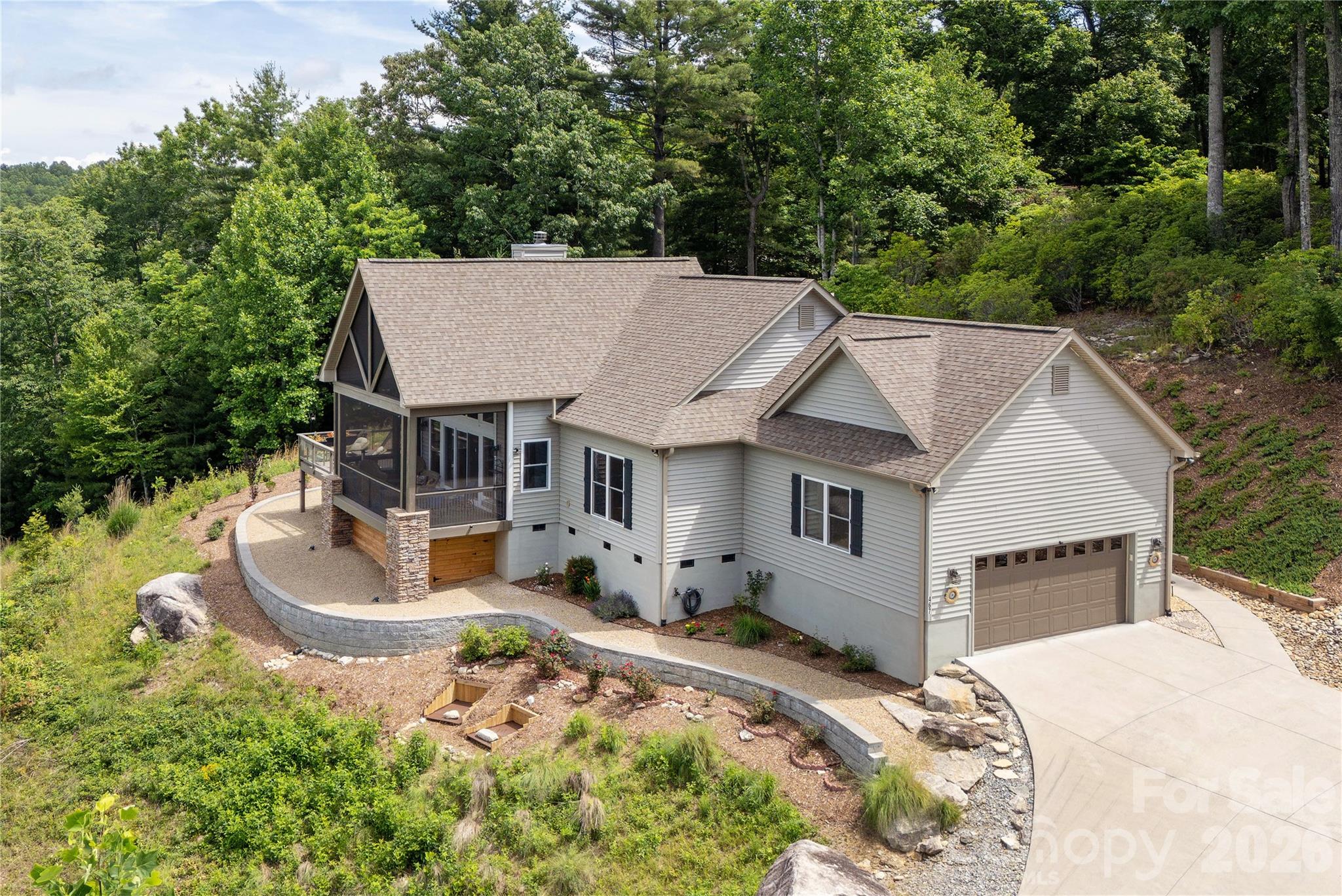 Single Family Residence at 467 Crystal Heights Drive, Hendersonville, photo 2 of 47