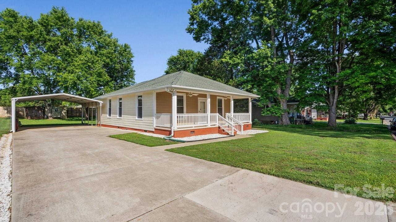 Single Family Residence at 109 Globe Street, Mount Holly, photo 2 of 29
