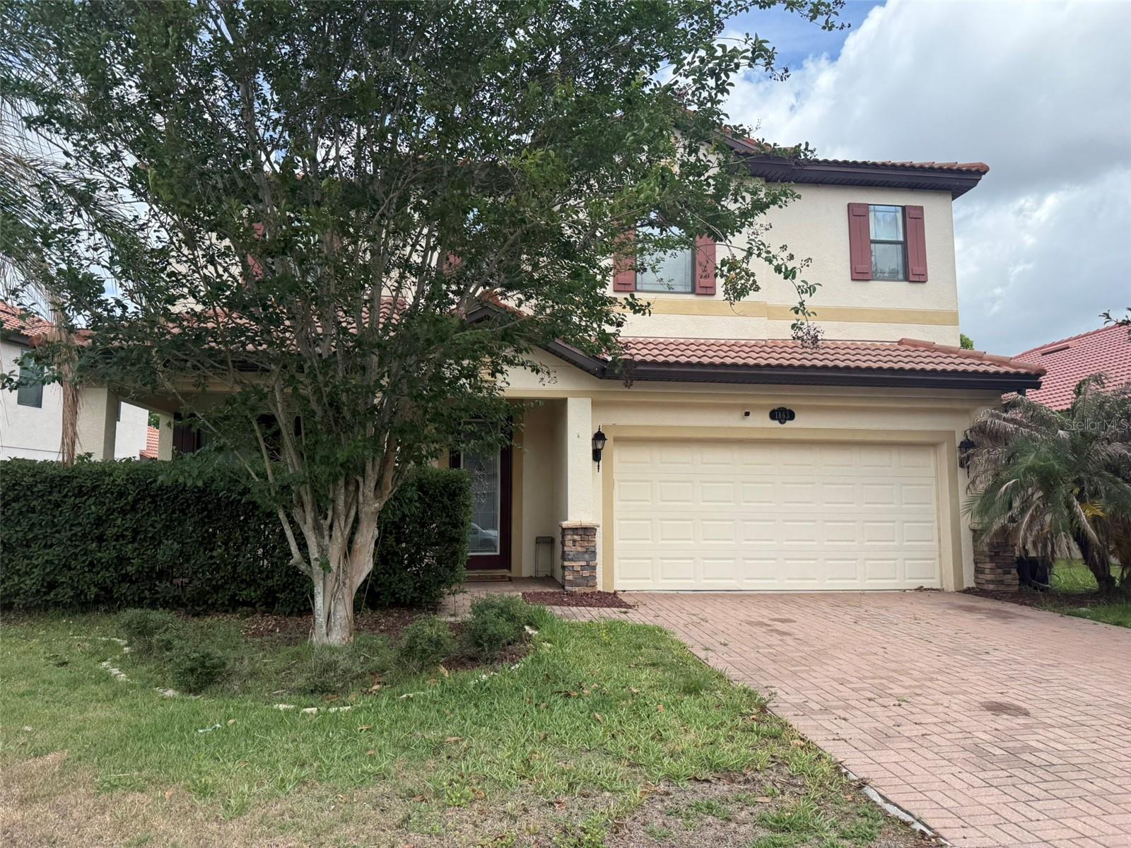 1863 ALTAVISTA CIR