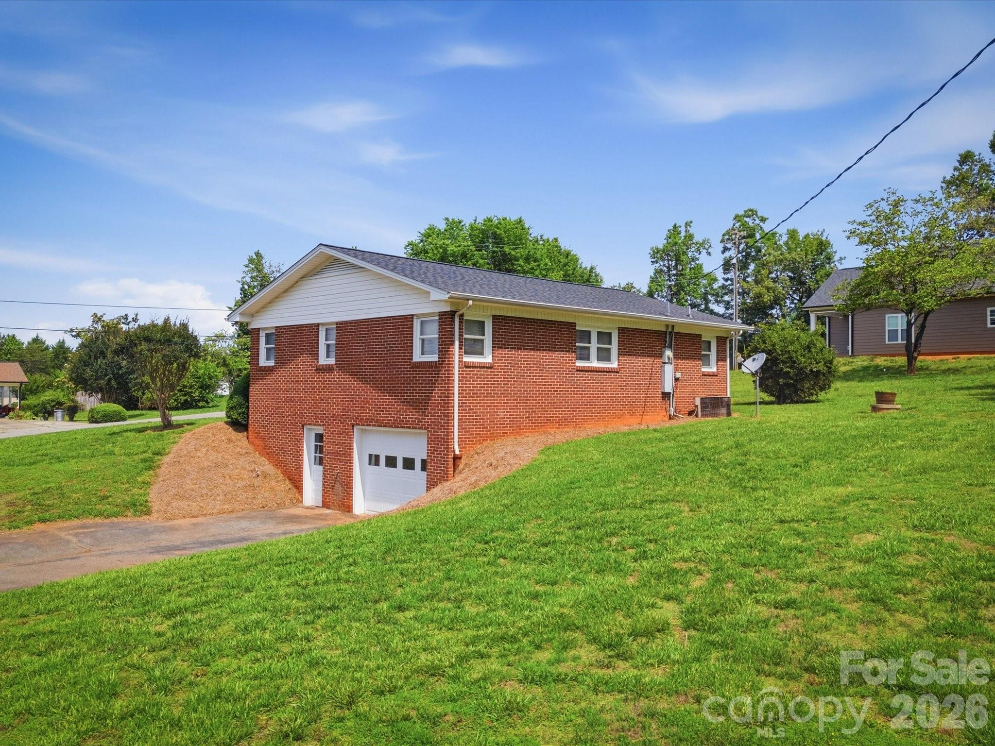 Single Family Residence at 132 Starmount Circle, Morganton, photo 6 of 31
