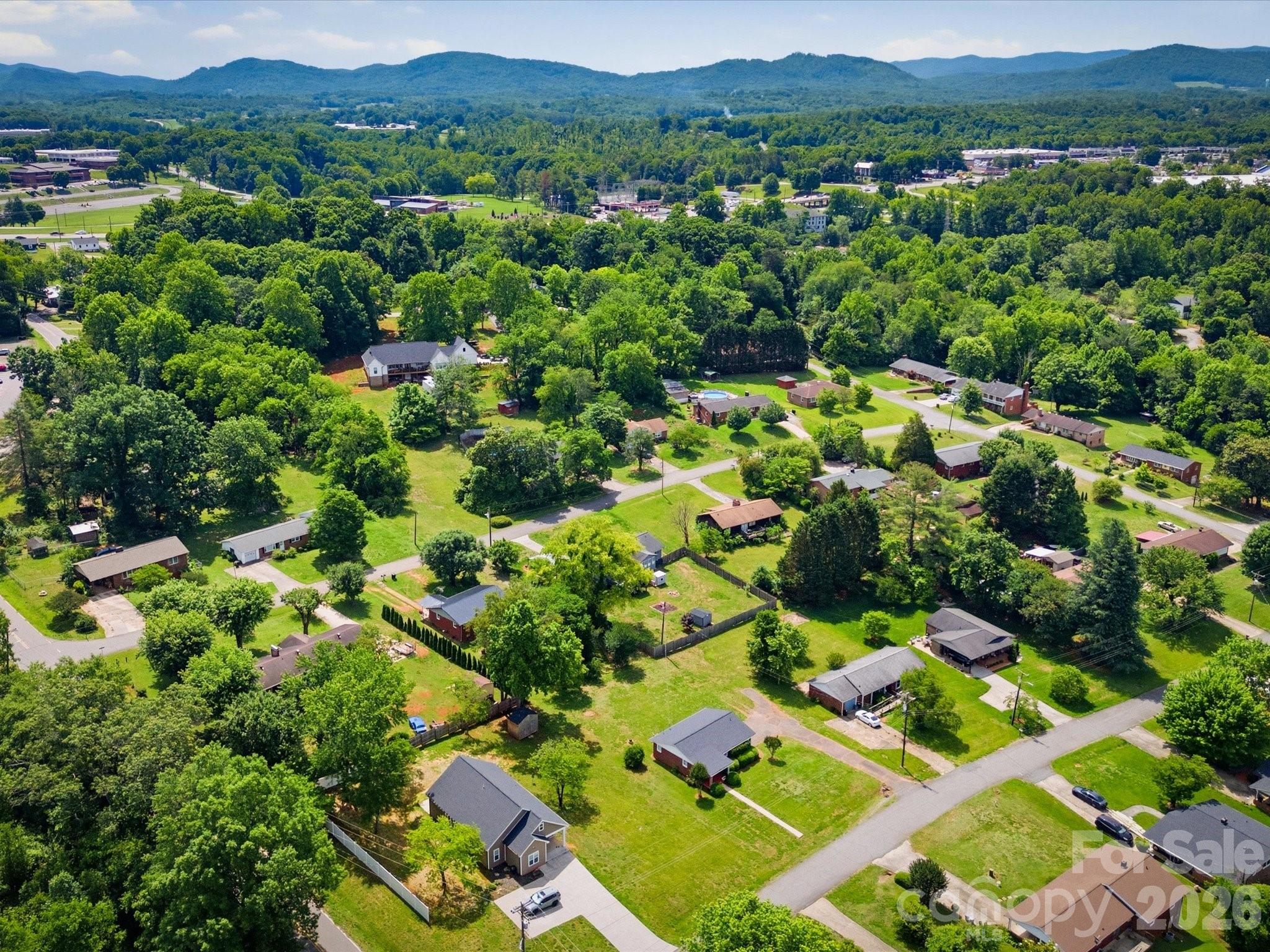 Single Family Residence at 132 Starmount Circle, Morganton, photo 11 of 31