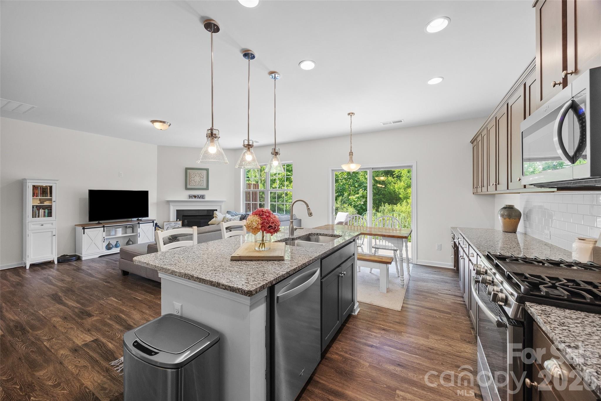 Townhouse at 625 Amber Meadows Way, Tega Cay, photo 16 of 48