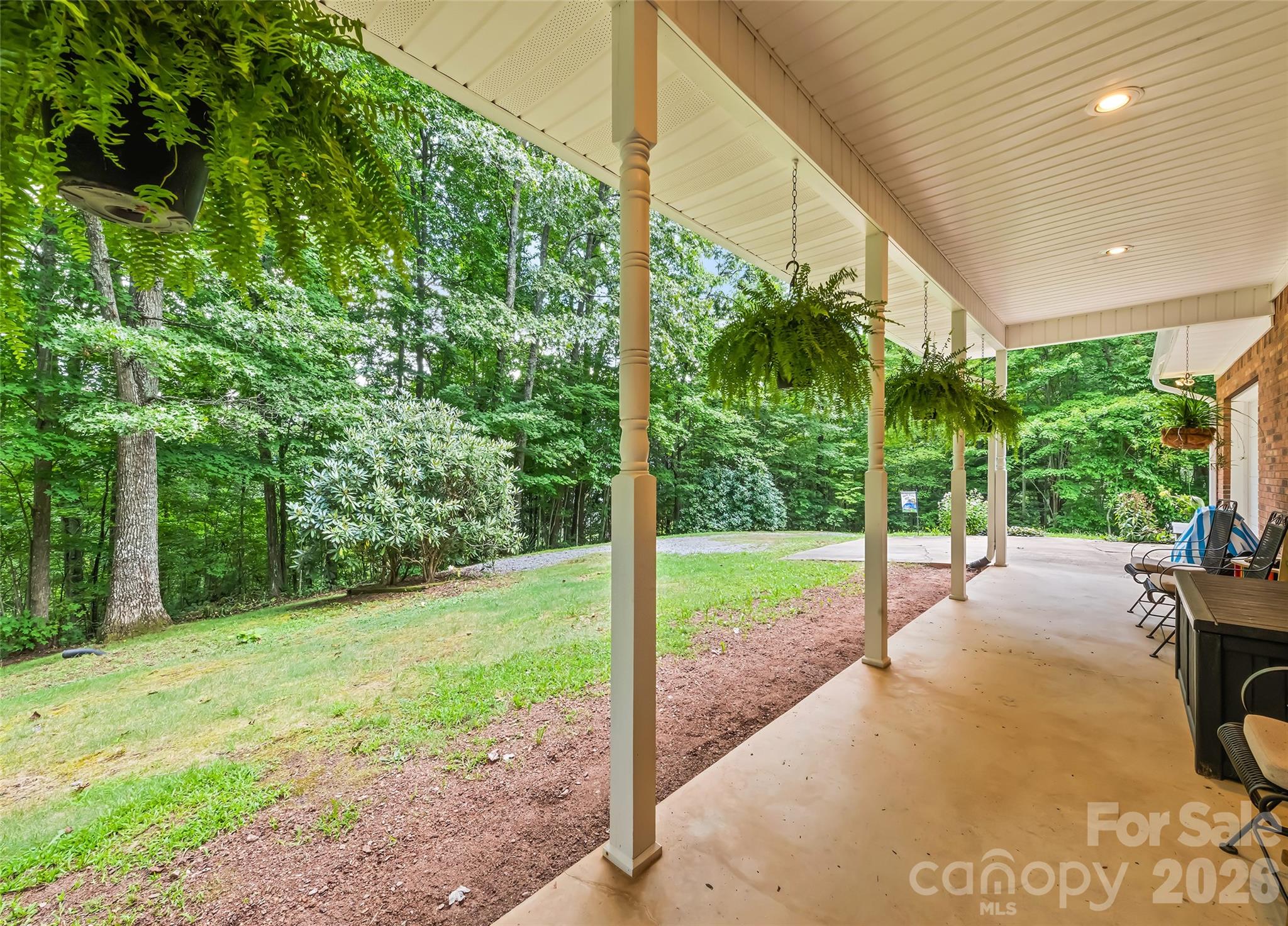 Front Porch - 400 Sunset Heights, Canton