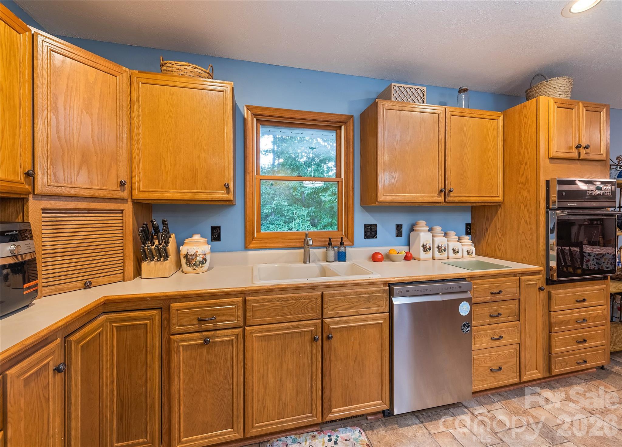 Single Family Residence at 400 Sunset Heights, Canton, photo 16 of 39