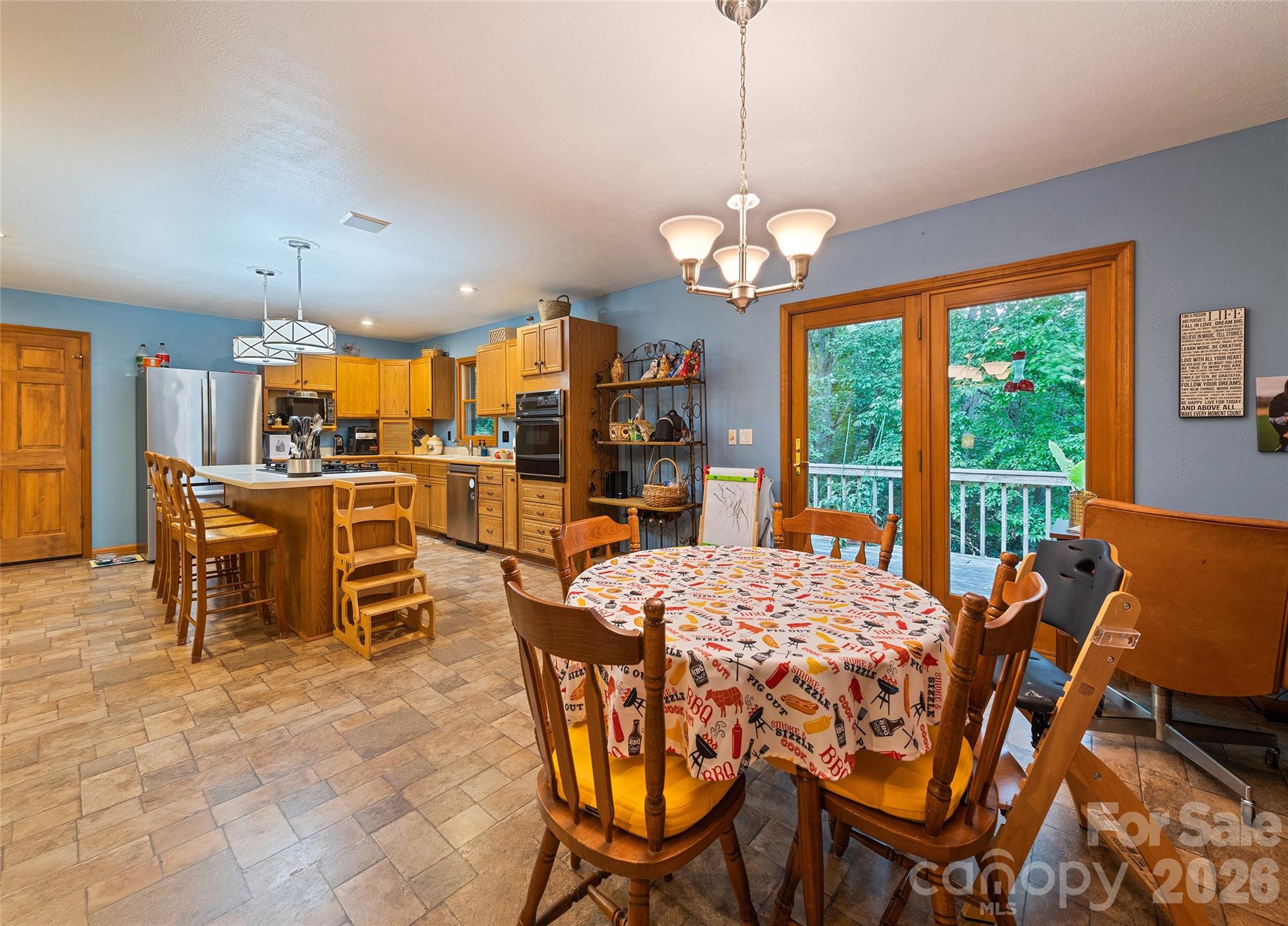 Open Kitchen Dining - 400 Sunset Heights, Canton