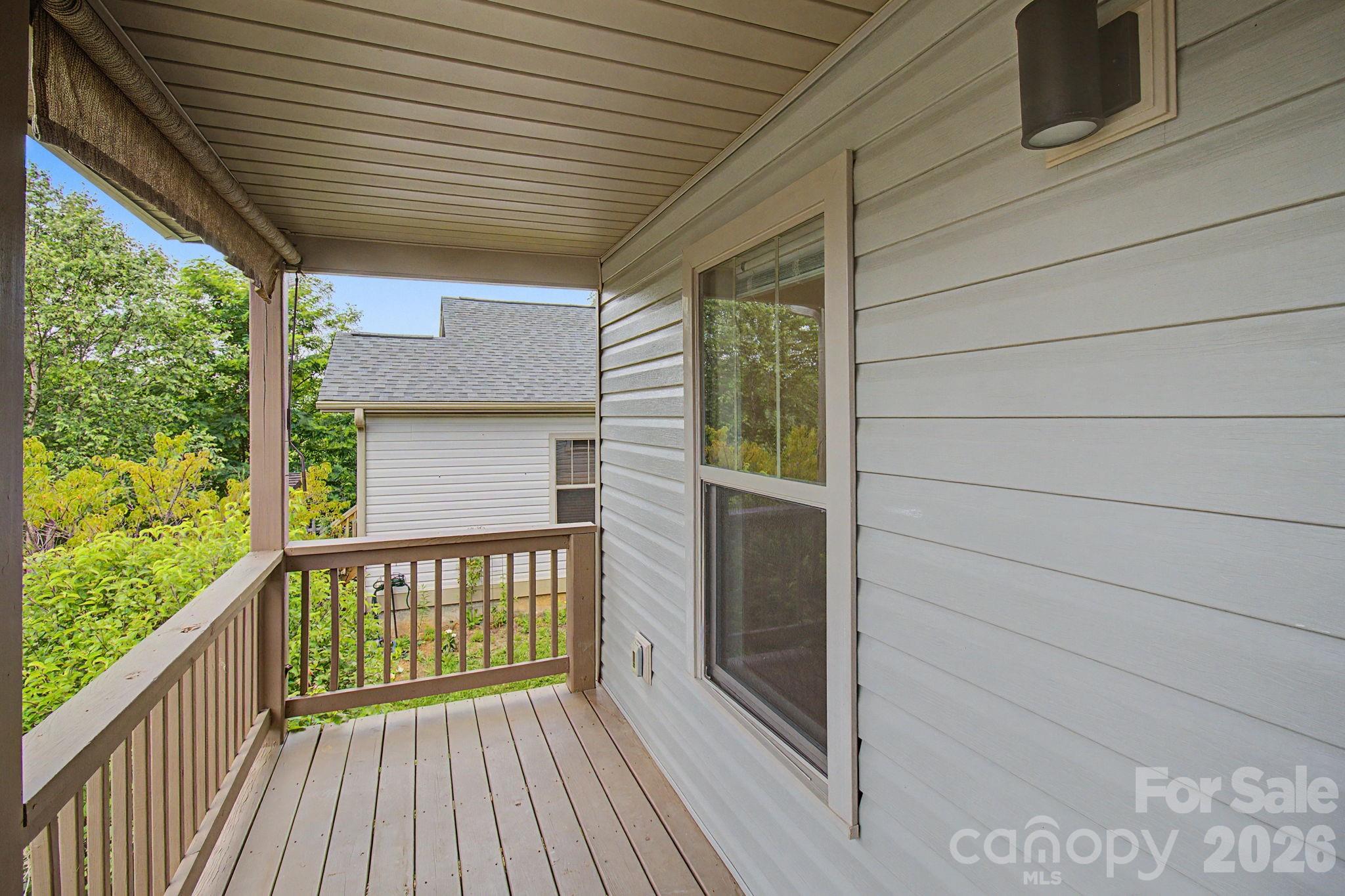 Covered front porch - 31 Yarrow Meadow Road, Weaverville