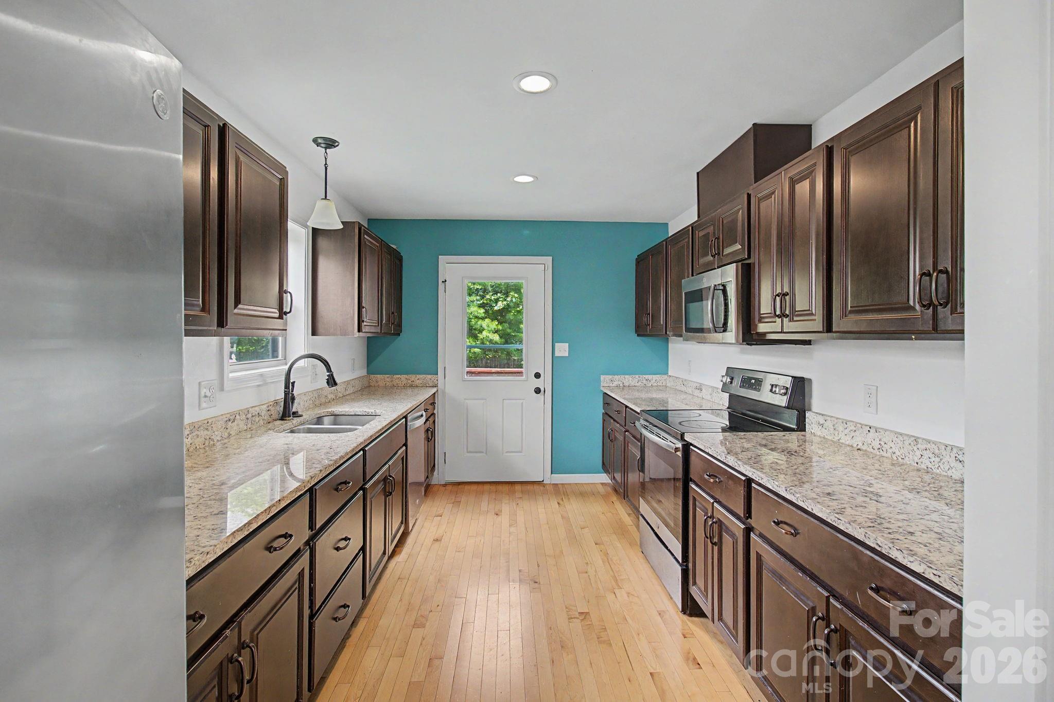 Single Family Residence at 31 Yarrow Meadow Road, Weaverville, photo 12 of 48