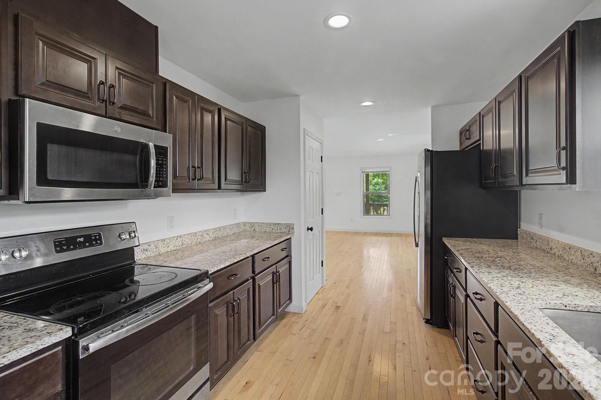 Single Family Residence at 31 Yarrow Meadow Road, Weaverville, photo 13 of 48