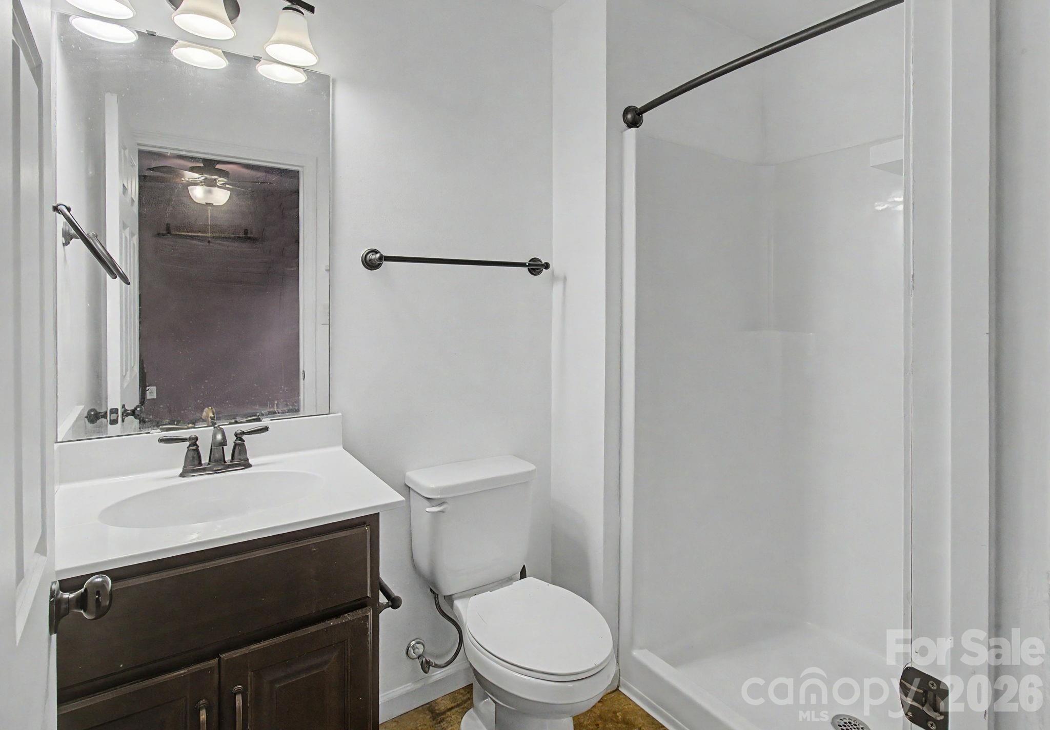 Primary ensuite bath - 31 Yarrow Meadow Road, Weaverville