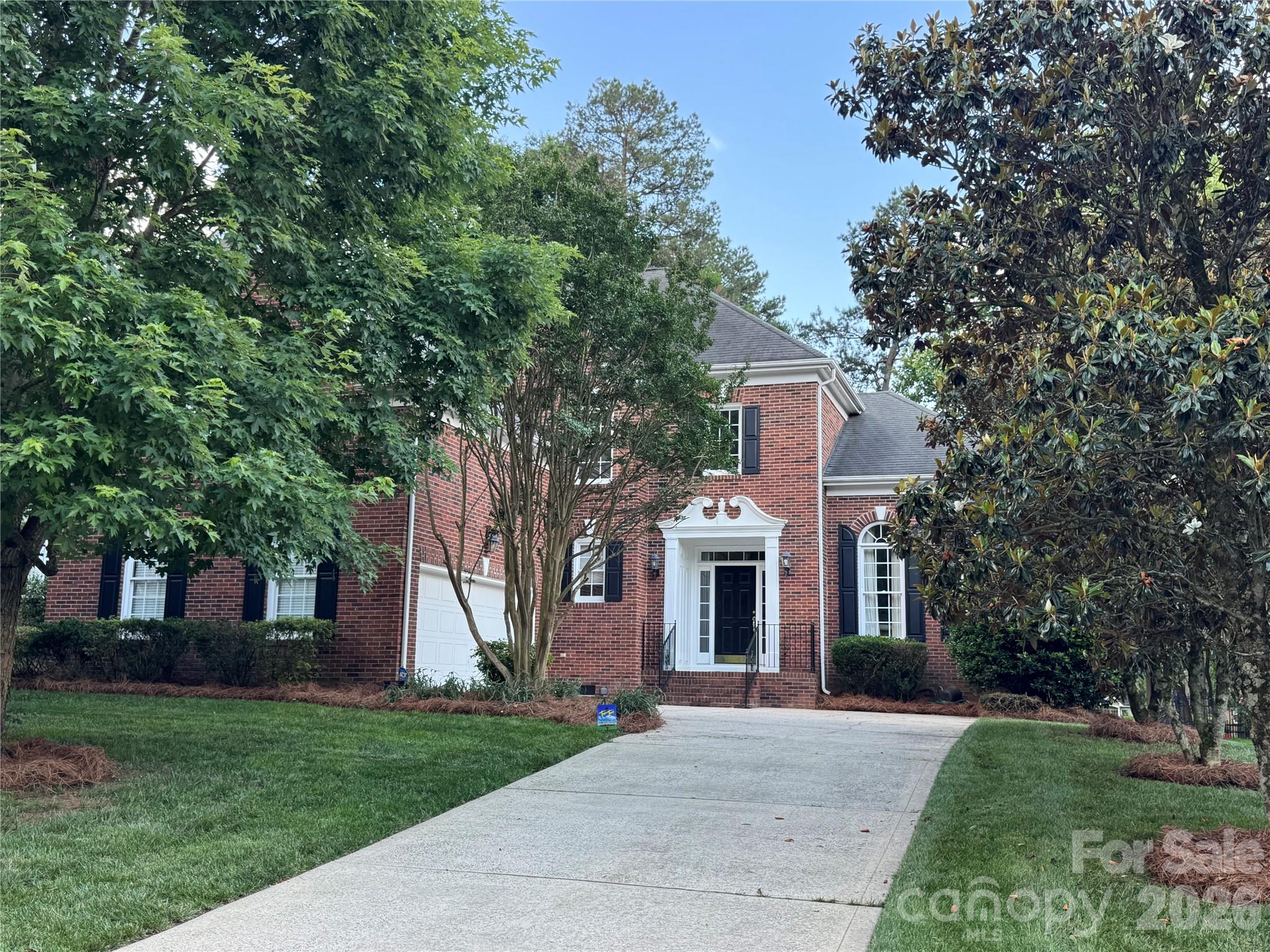 Single Family Residence at 18324 Turnberry Court, Davidson, photo 2 of 21