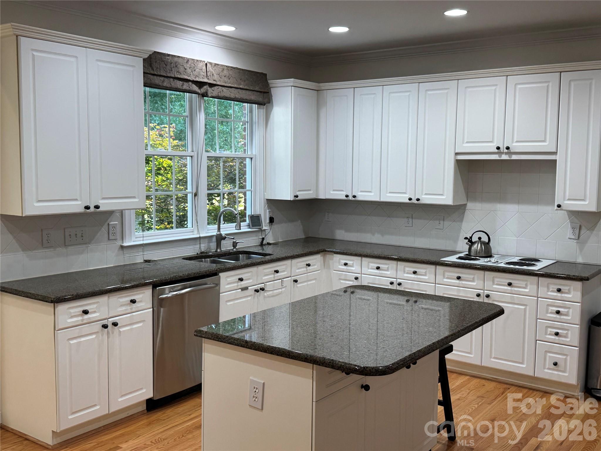 Single Family Residence at 18324 Turnberry Court, Davidson, photo 12 of 21