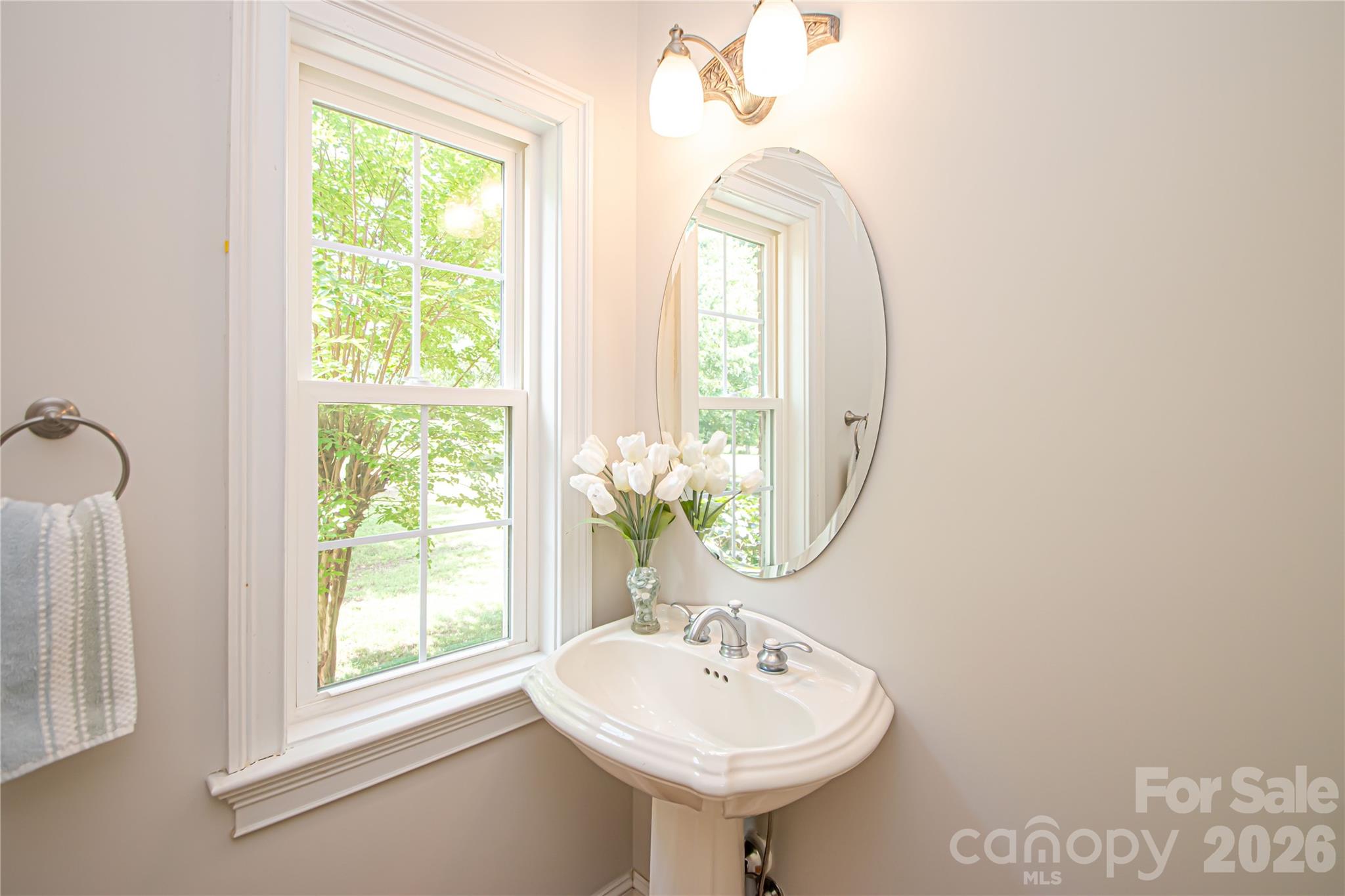Powder room - 1015 Estate Lane, Matthews