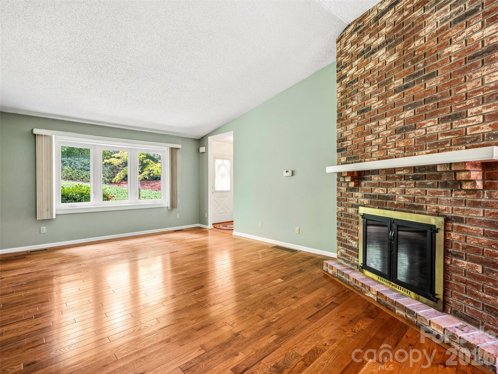 Single Family Residence at 126 Surry Lane, Hendersonville, photo 5 of 38