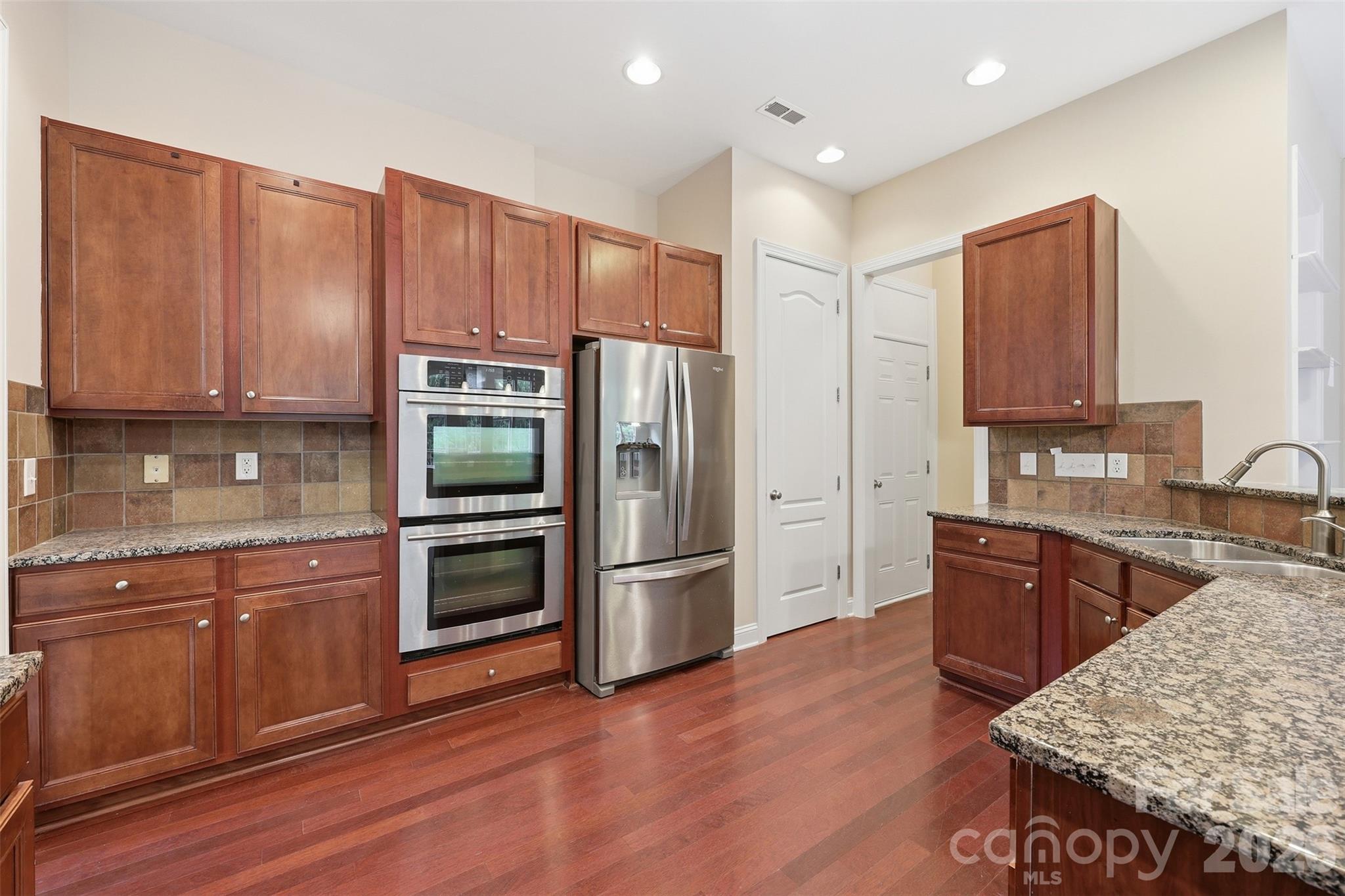 Single Family Residence at 878 Treasure Court, Fort Mill, photo 5 of 48