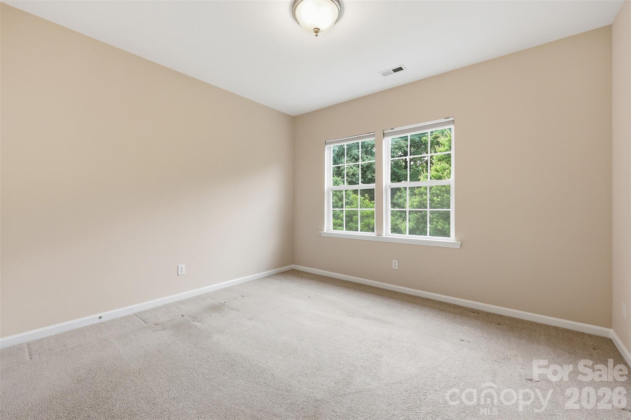 guest bedroom 1, upper level - 878 Treasure Court, Fort Mill